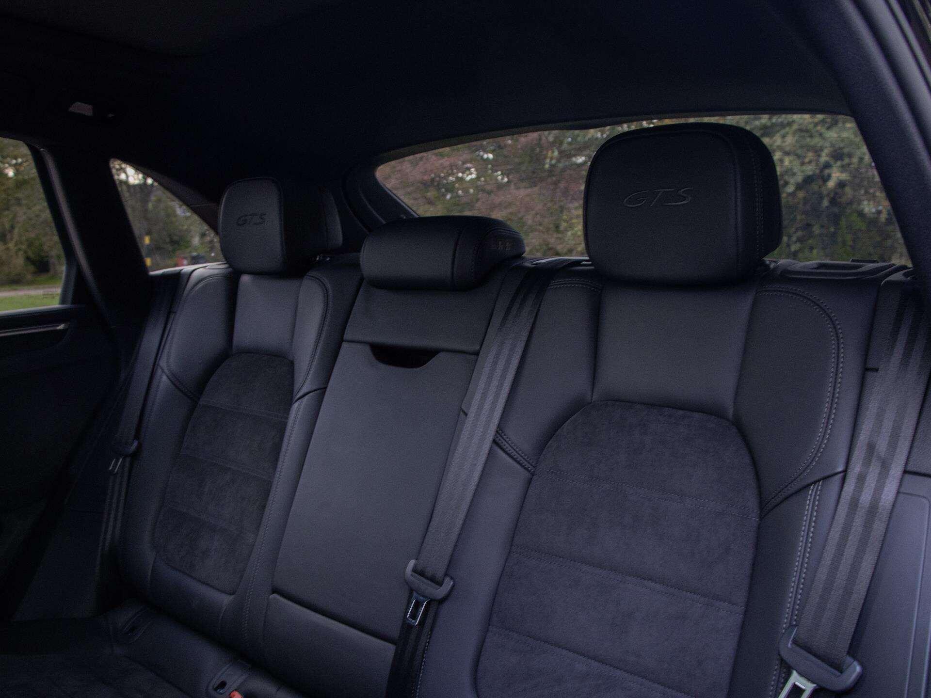 Porsche Macan view 26