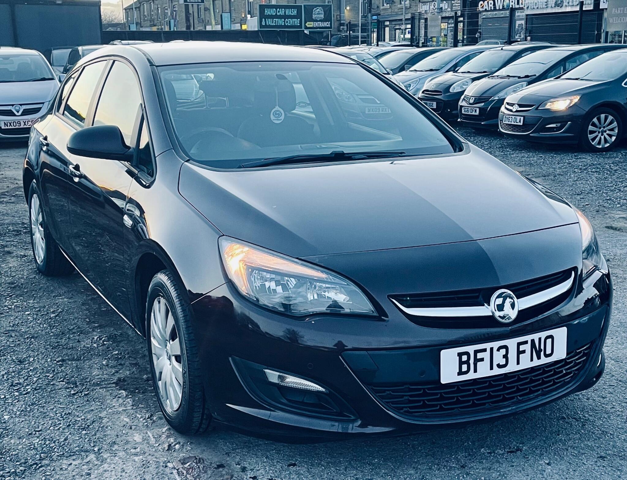 2013 Vauxhall Astra 1.6 16v Exclusiv Auto Euro 5 5dr