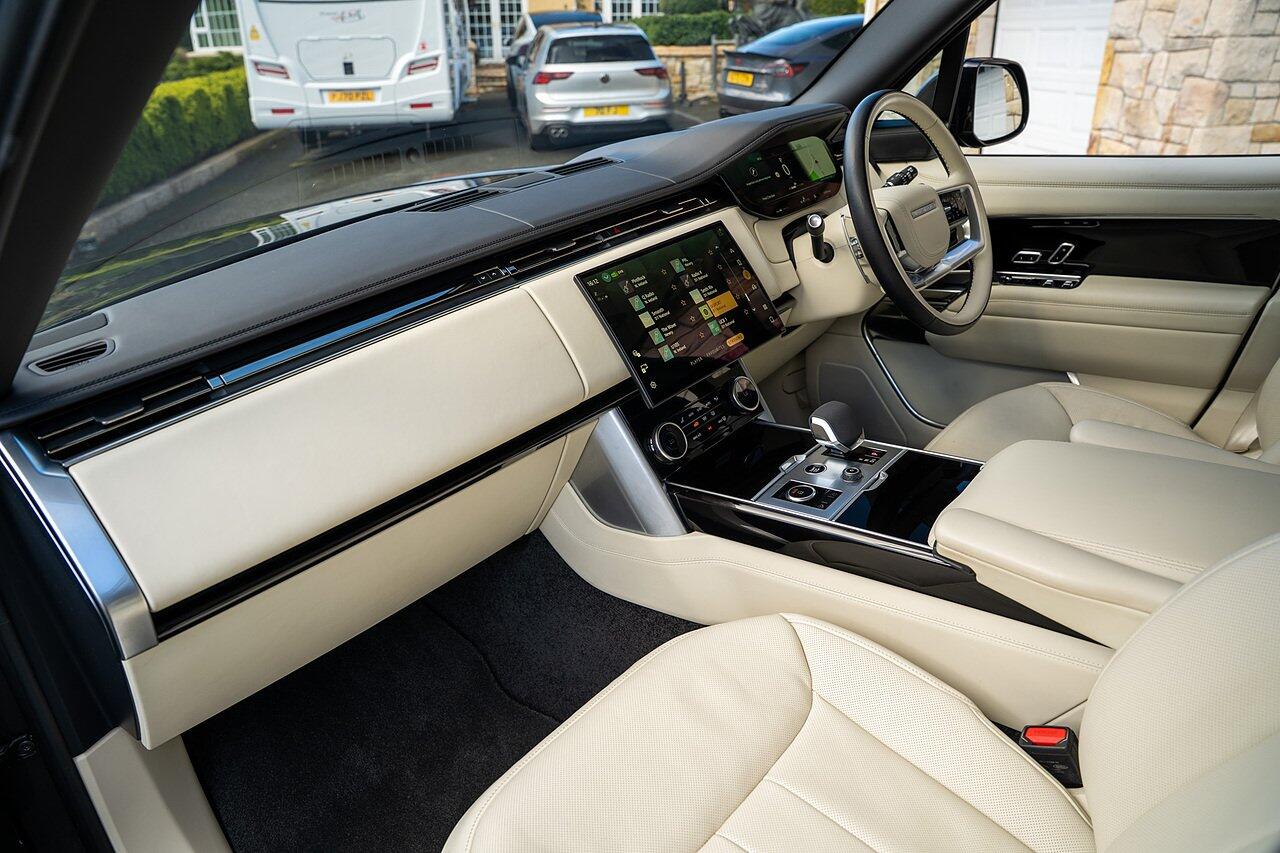 Land Rover Range Rover view 65