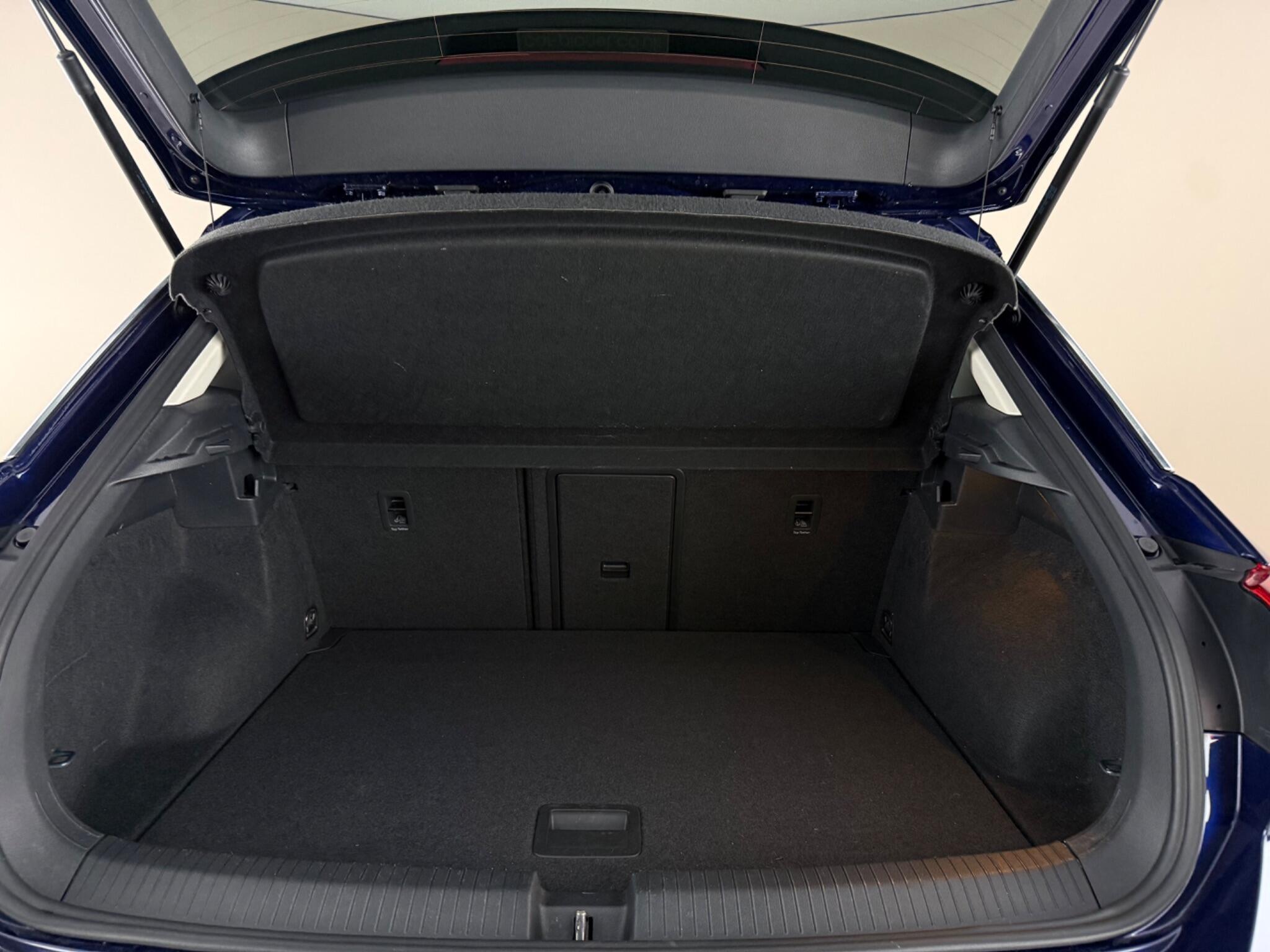 Volkswagen T-Roc view 9