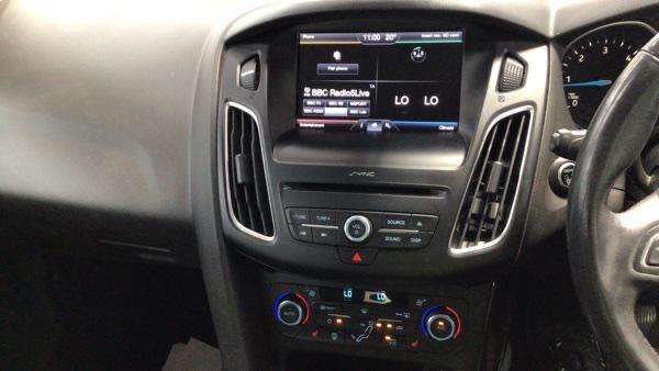 Ford Focus view 15