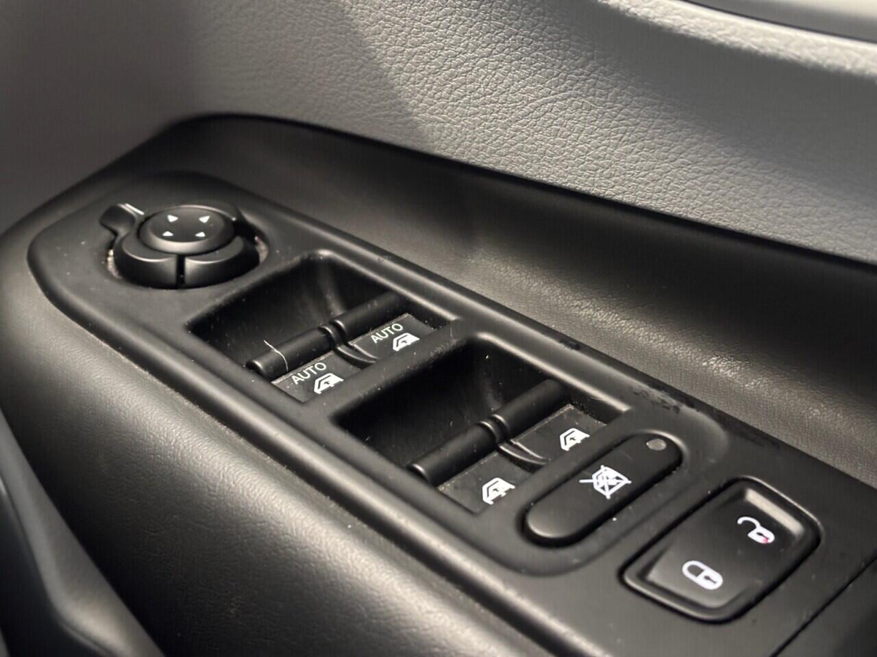 Jeep Renegade view 38