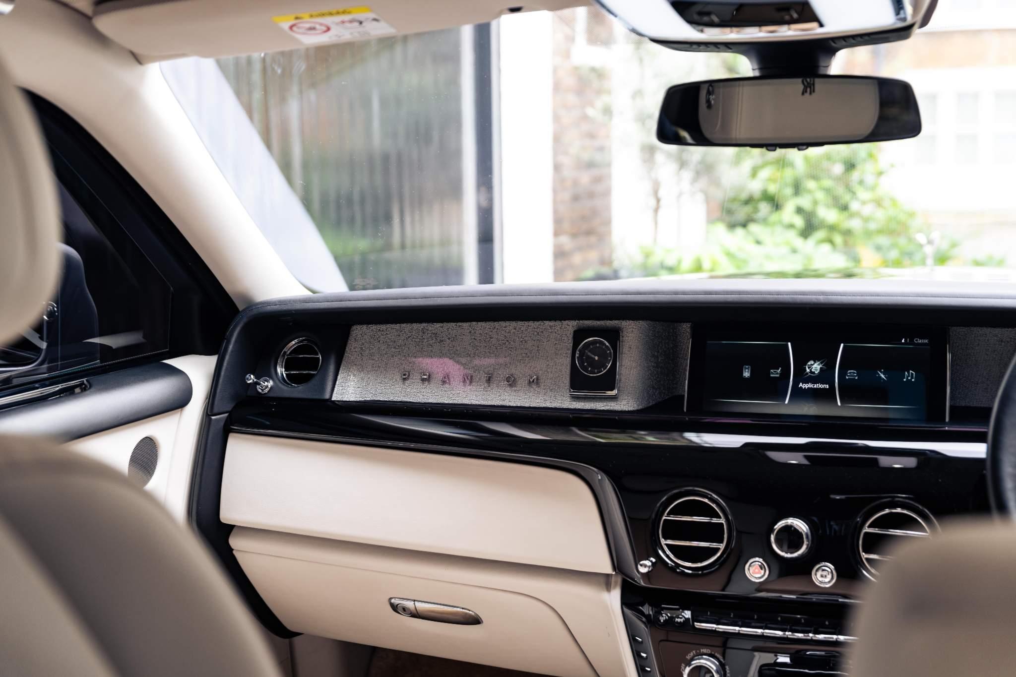 Rolls-Royce Phantom view 25