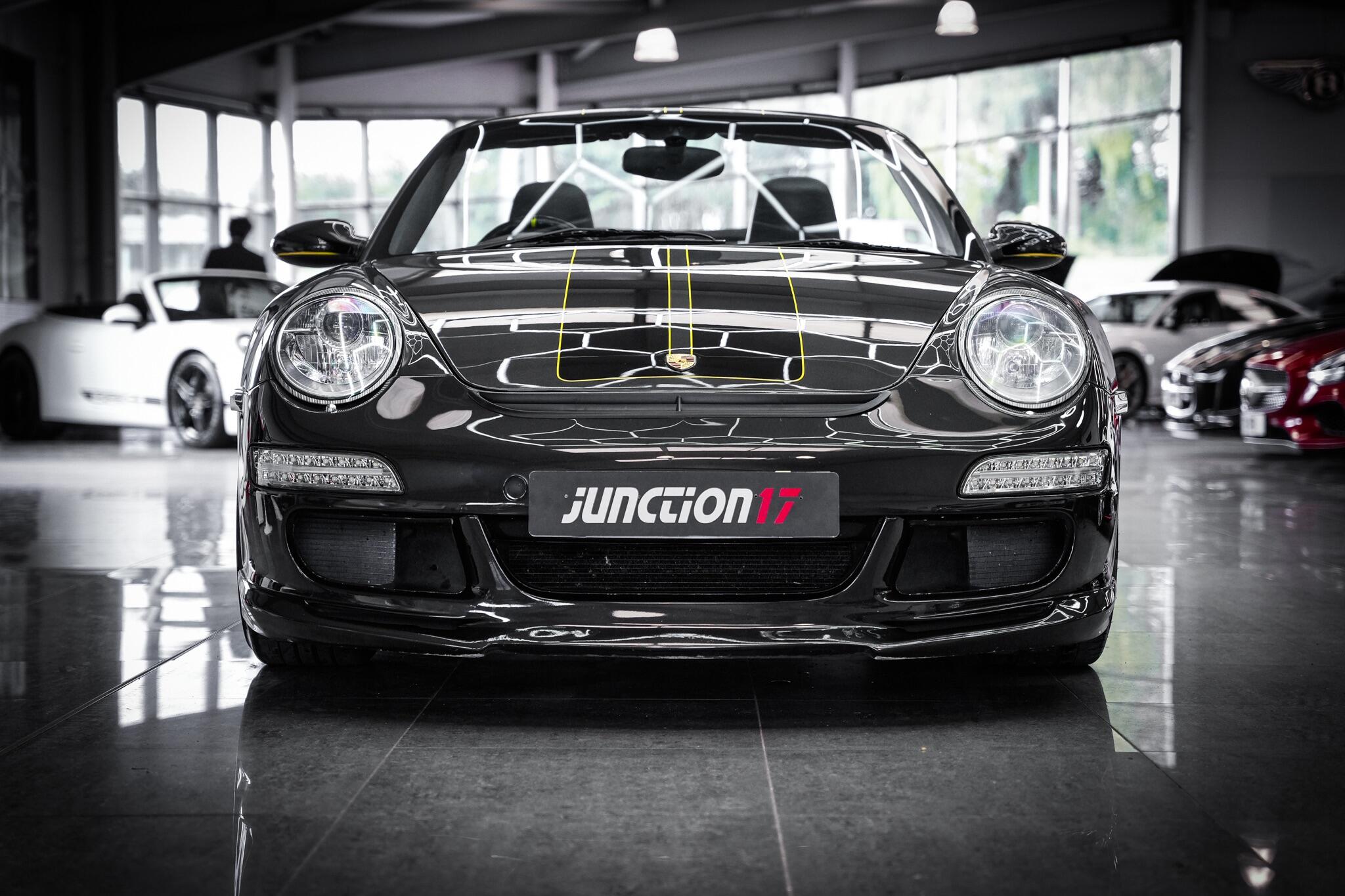 Porsche 911 view 13