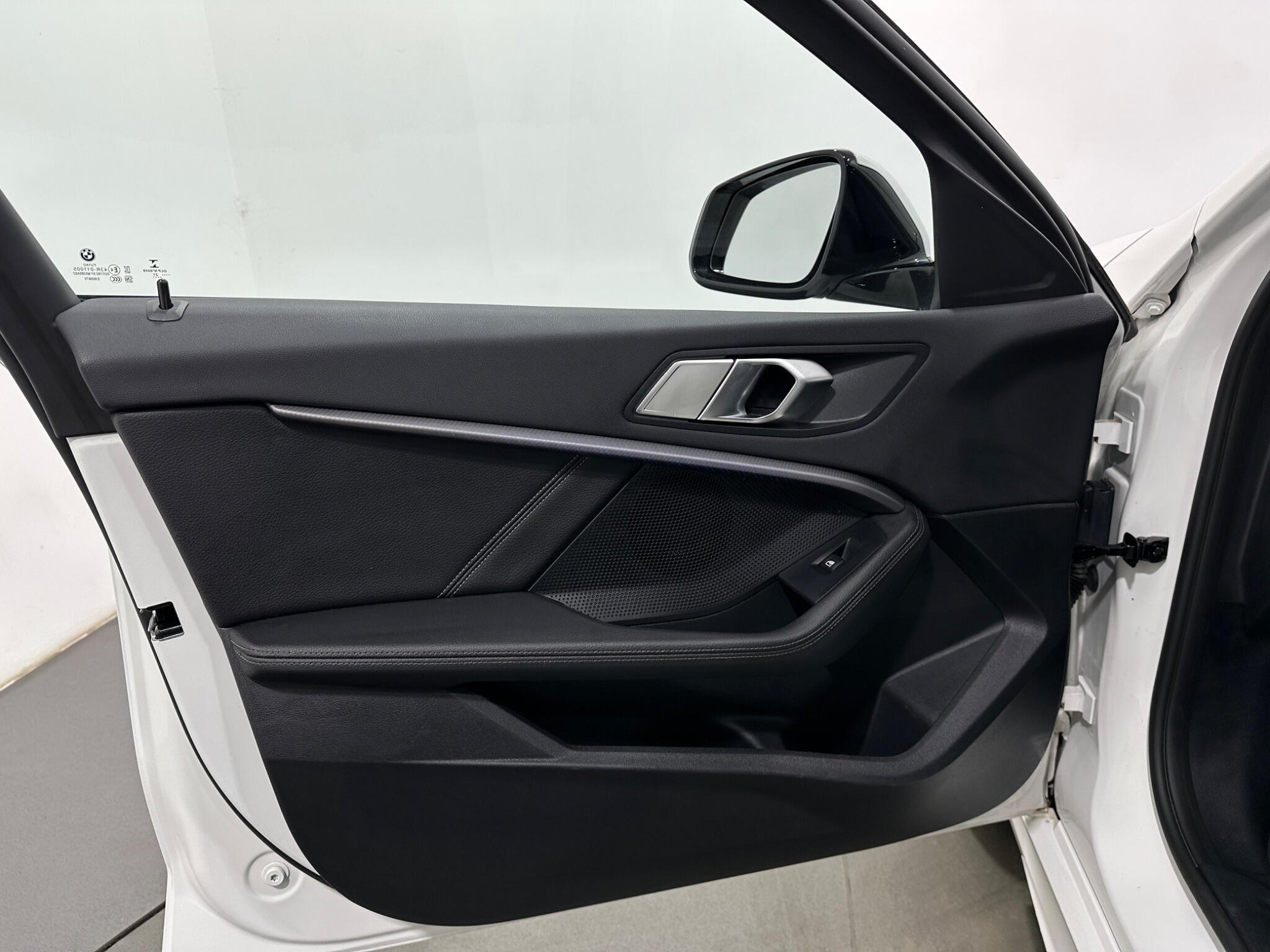 BMW 1 Series view 38