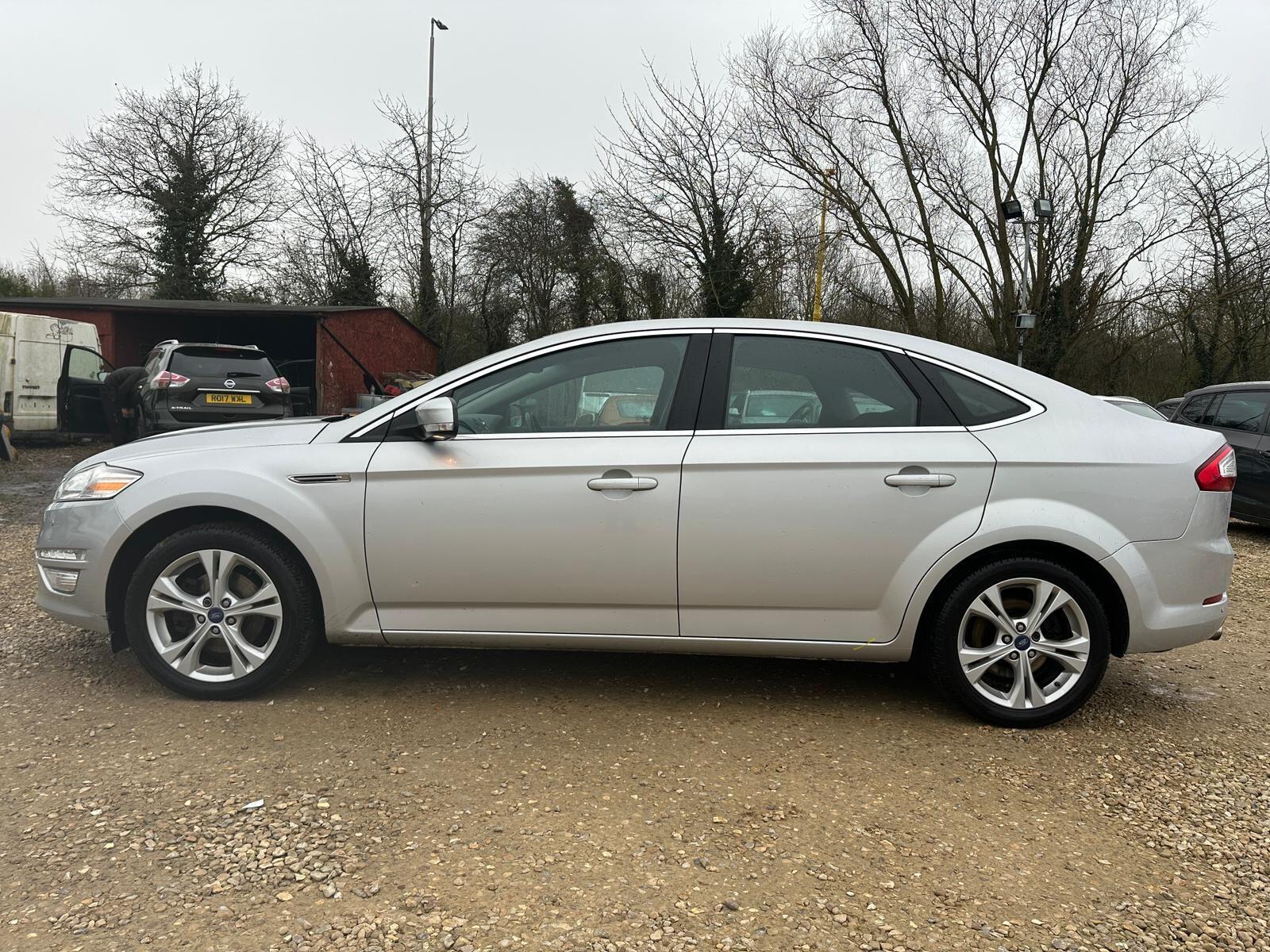 Ford Mondeo view 4