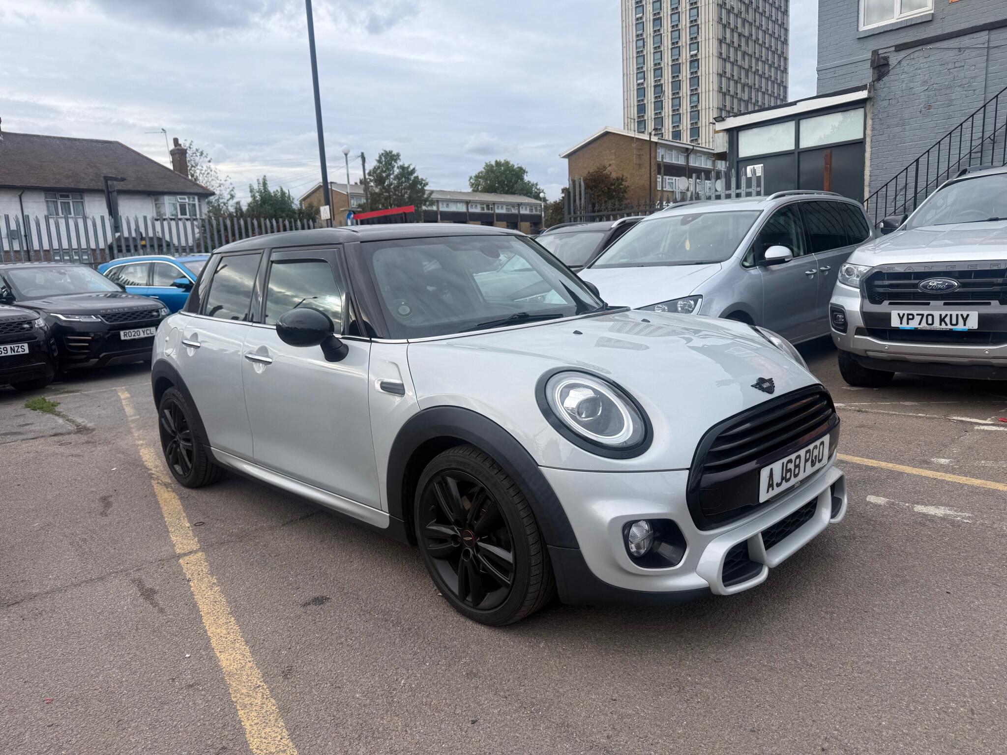 Mini Hatch view 5