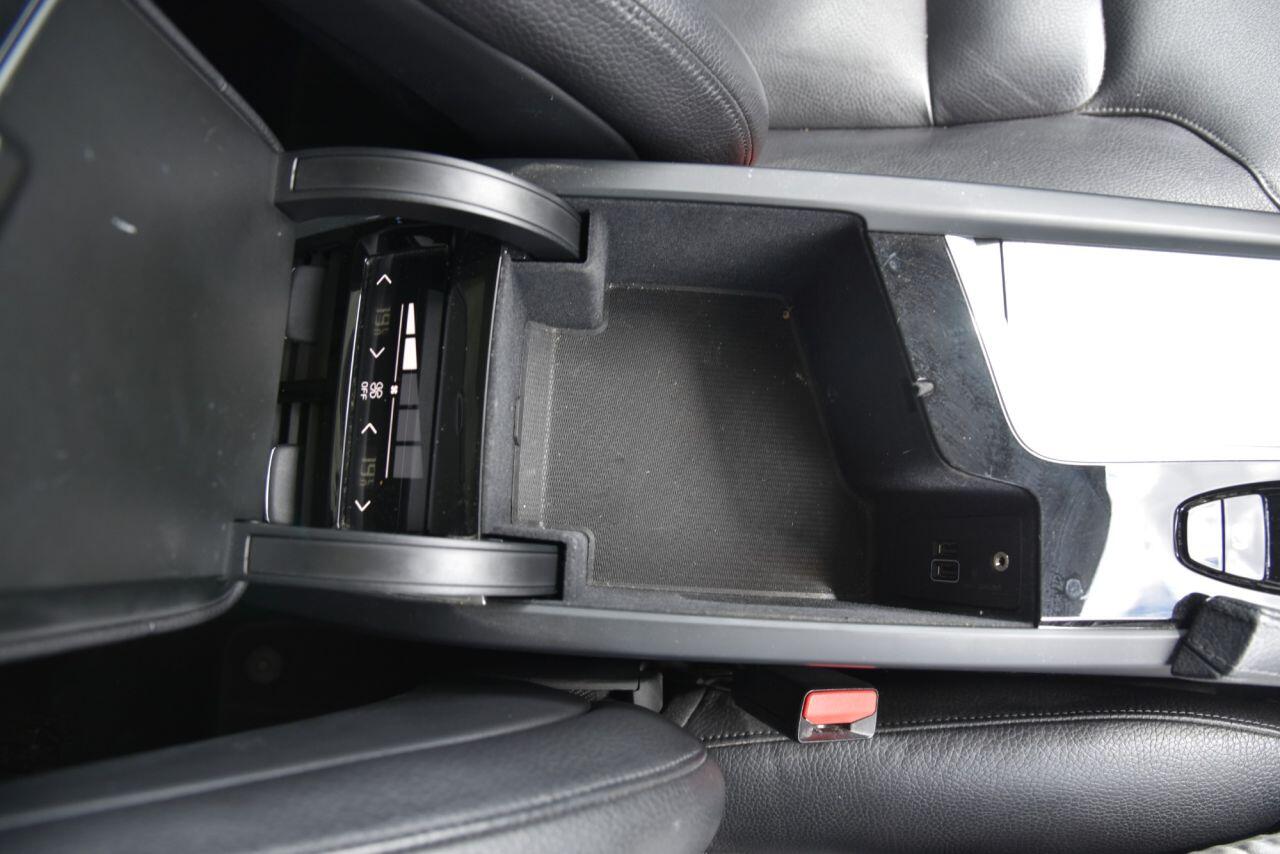 Volvo XC90 view 42