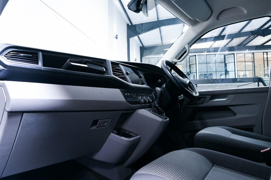 Volkswagen Transporter view 9