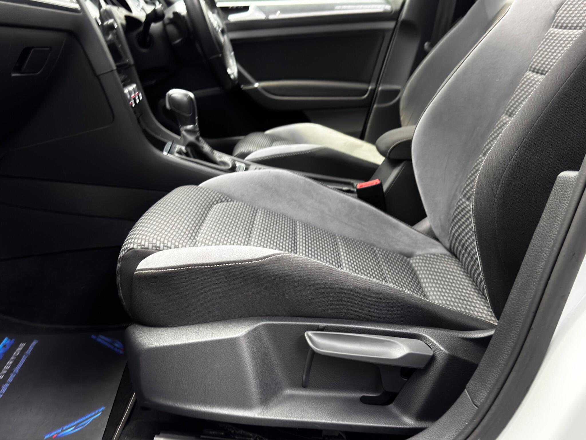 Volkswagen Golf view 47