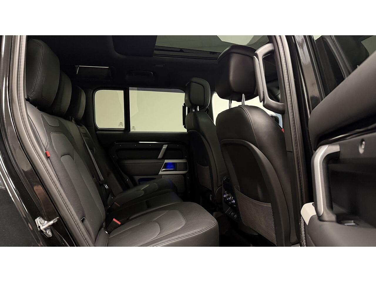 Land Rover Defender view 18