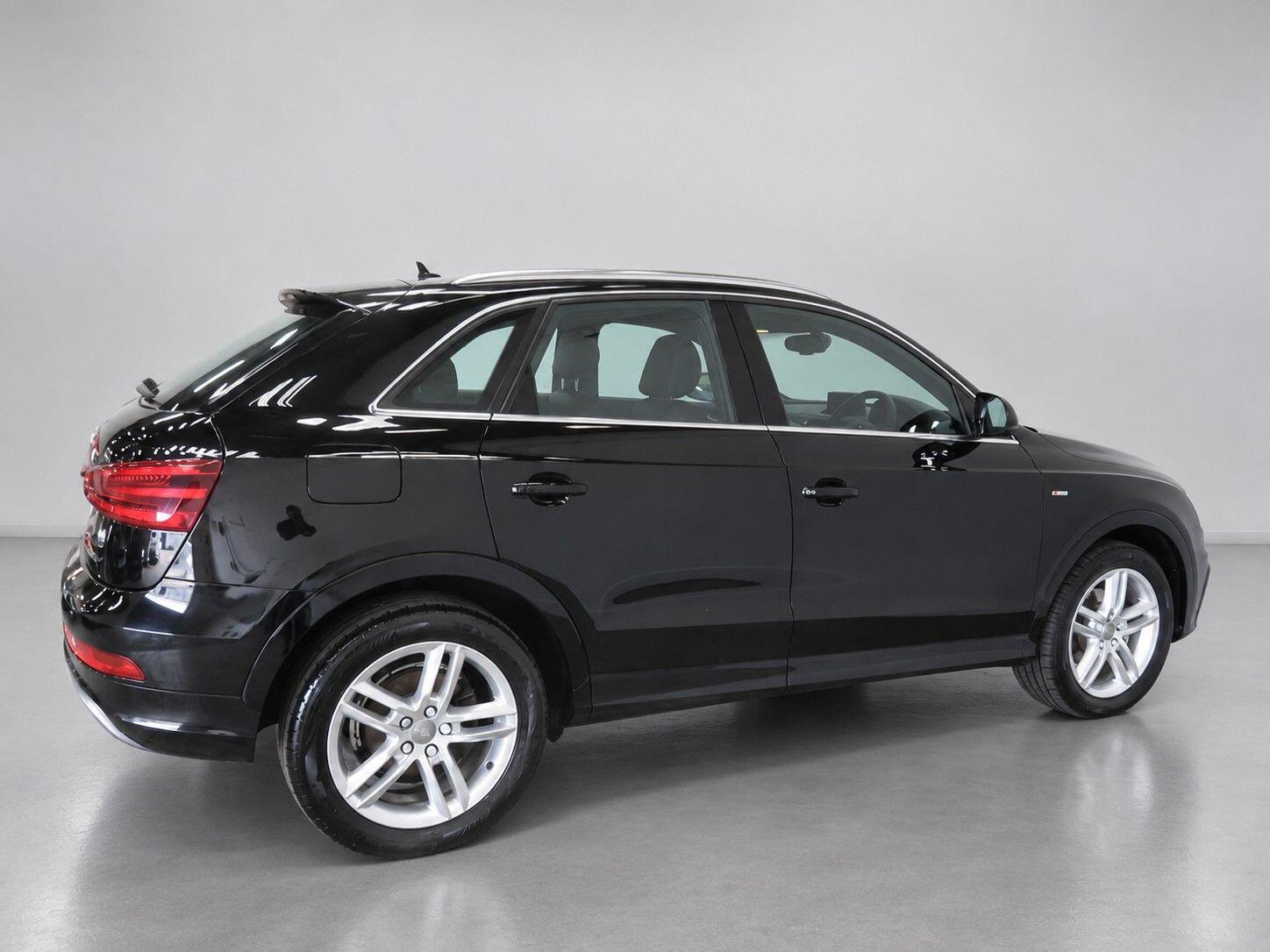 Audi Q3 view 11