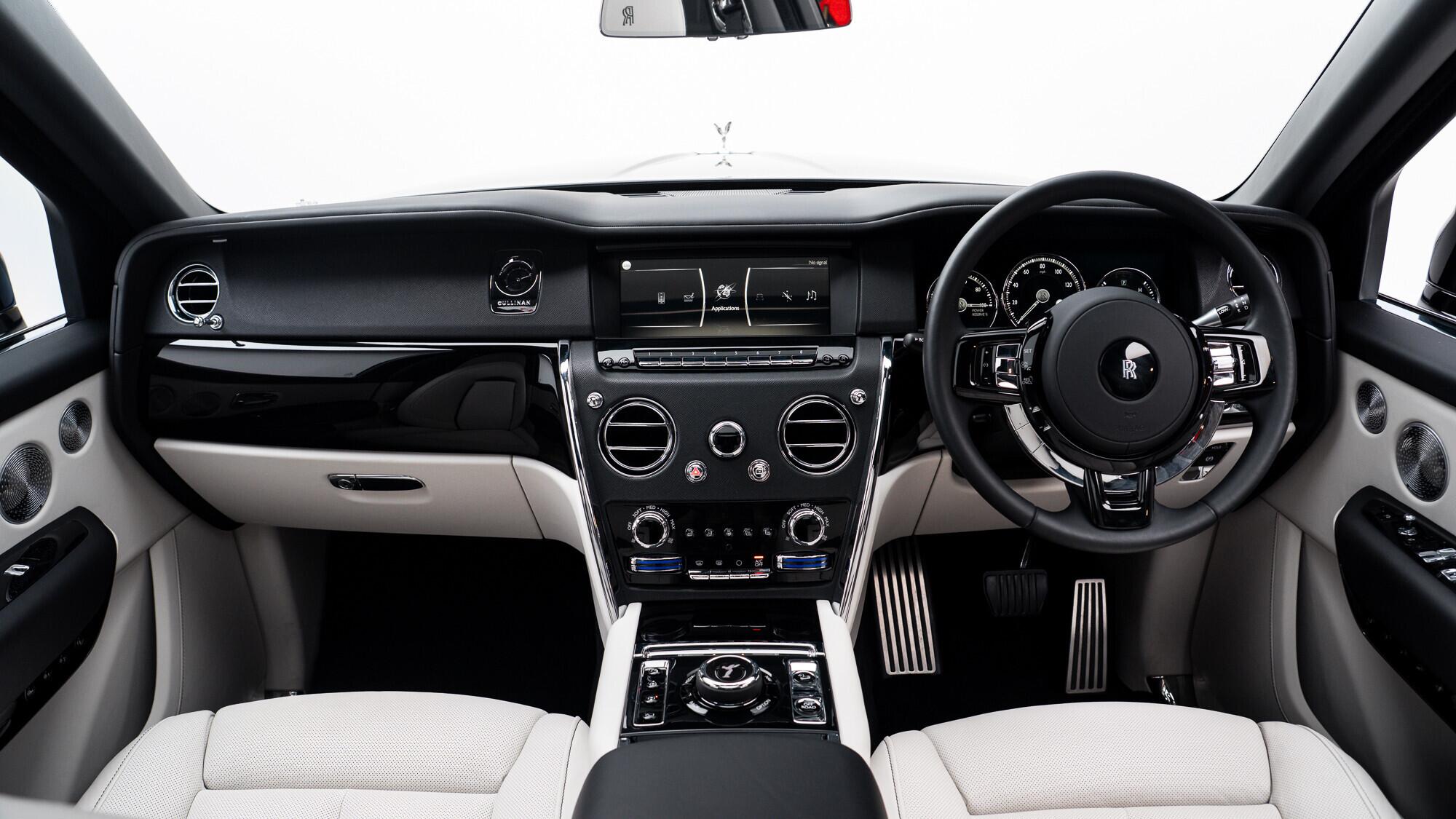 Rolls-Royce Cullinan view 5
