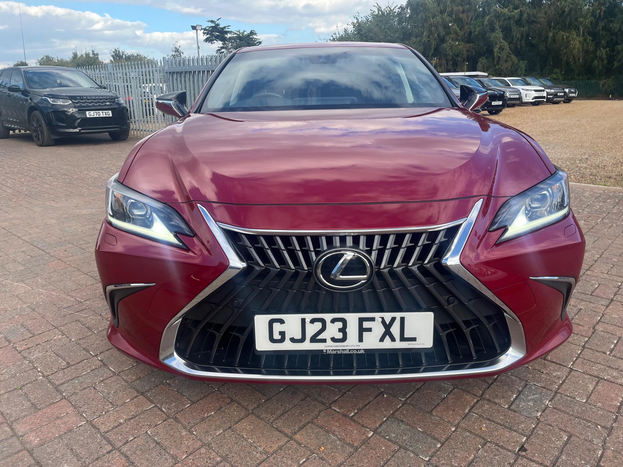 Lexus ES view 3