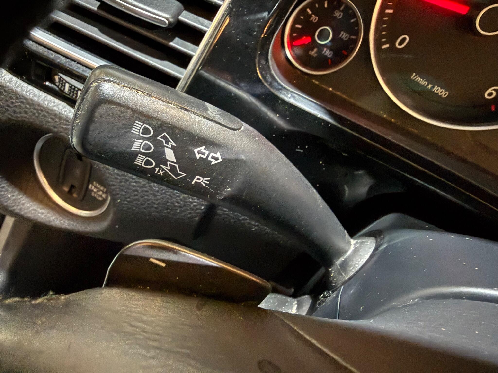 Volkswagen Touareg view 25