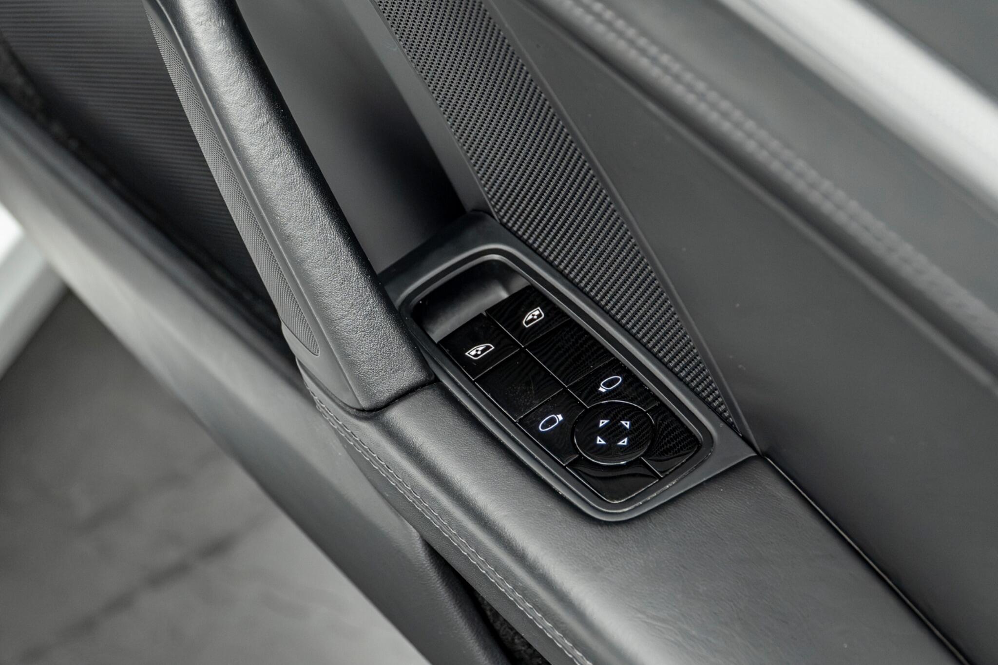 Porsche 911 view 32