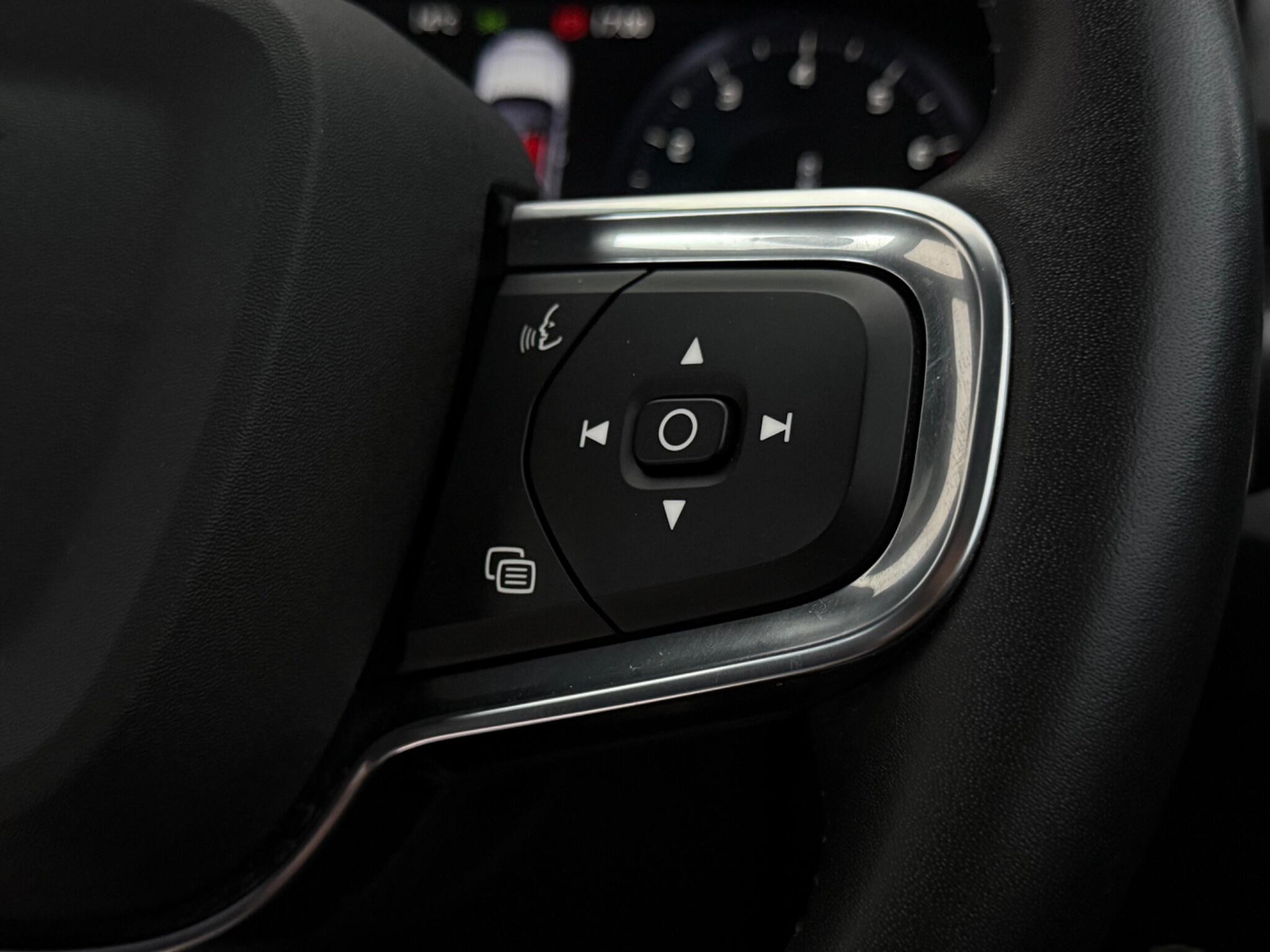 Volvo XC40 view 25