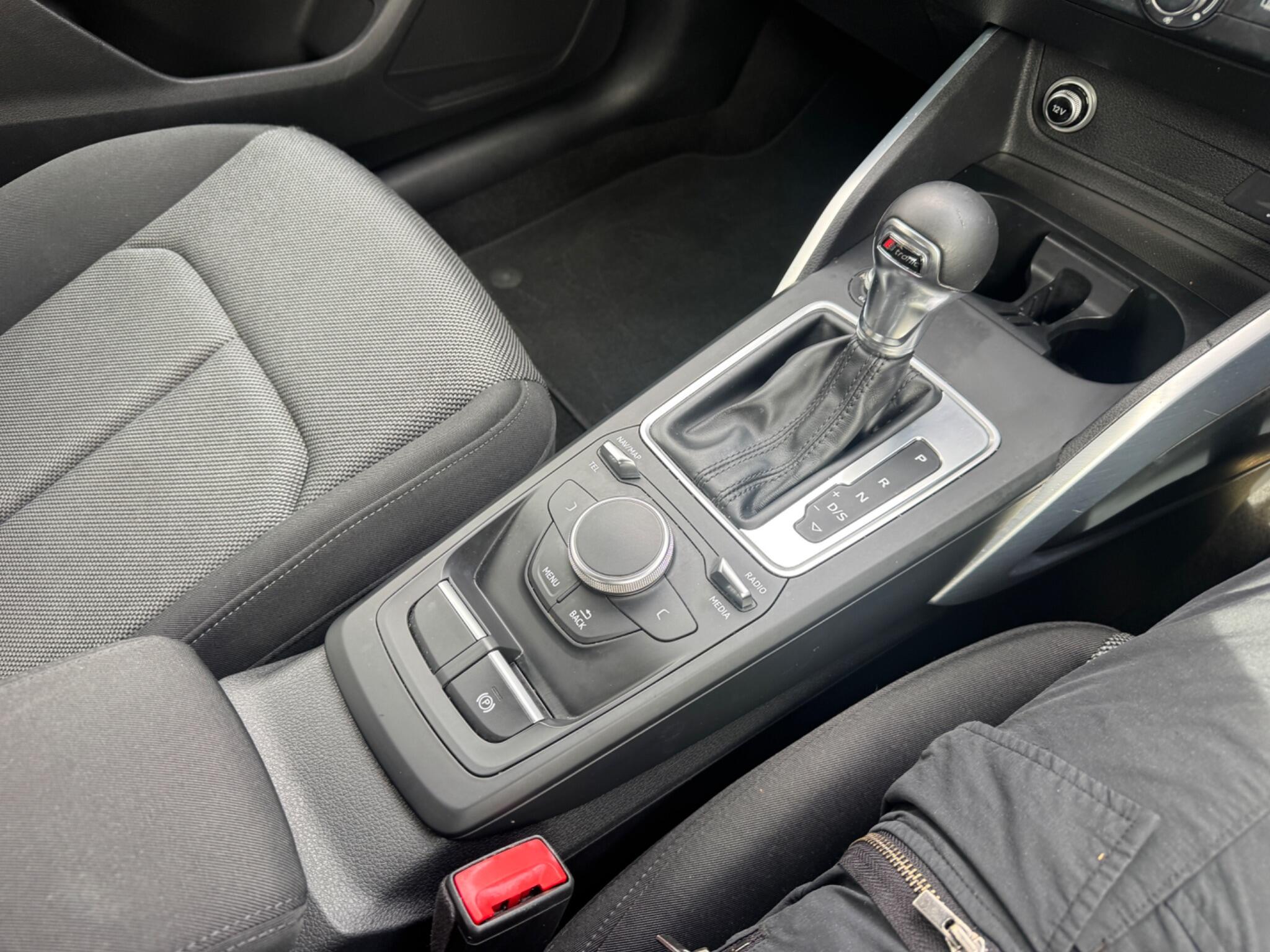 Audi Q2 view 27