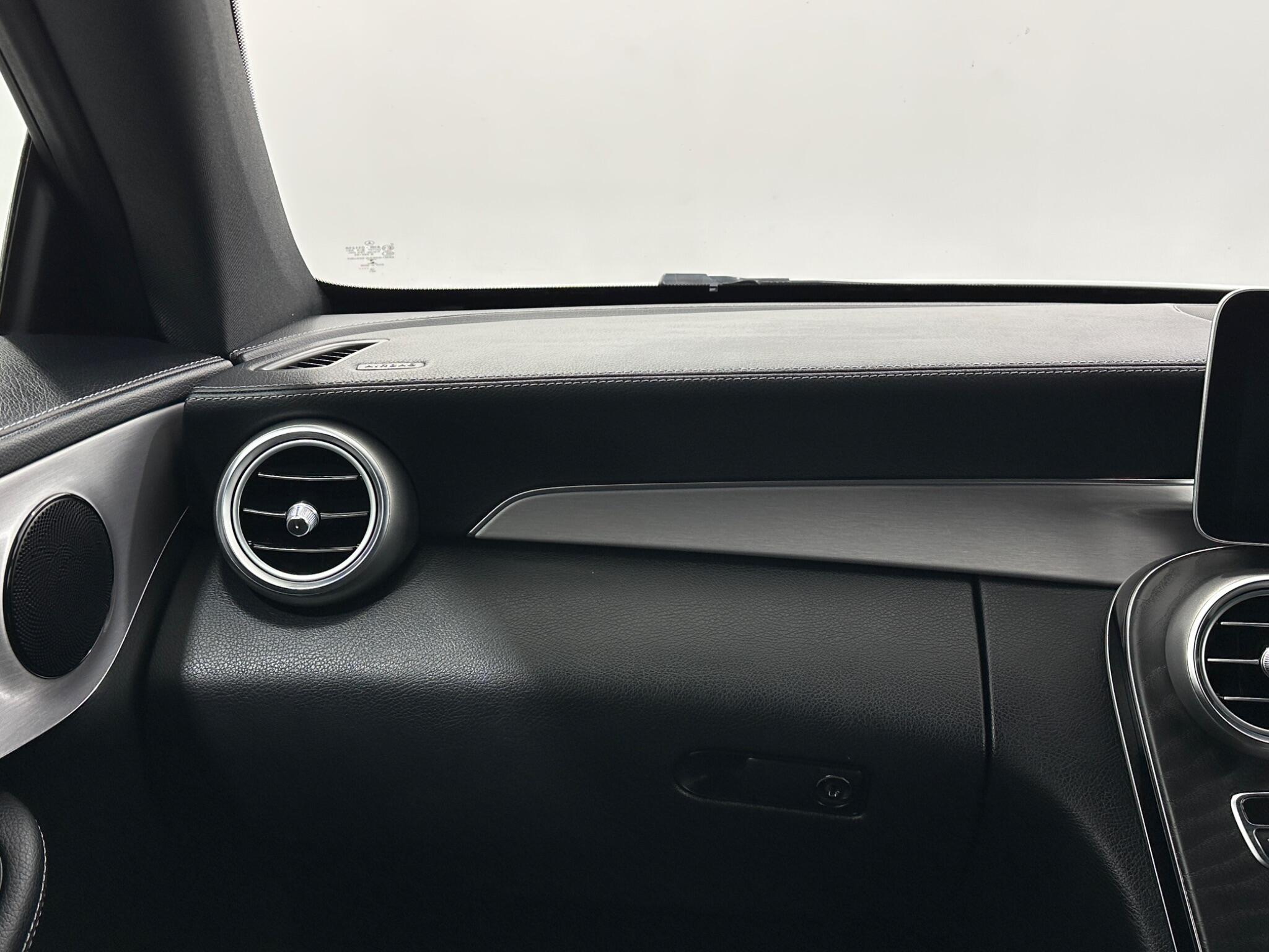 Mercedes-Benz C-Class view 31