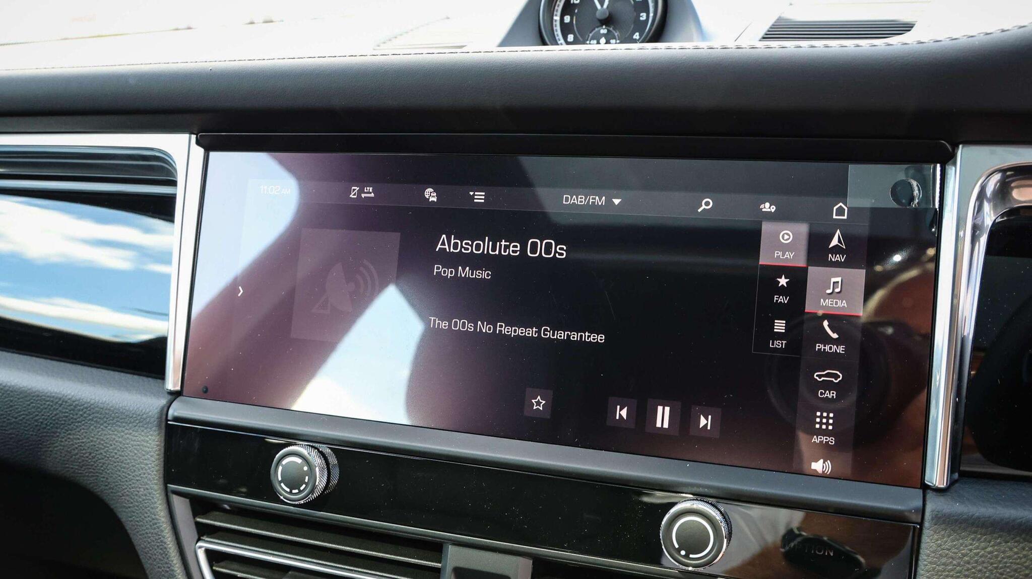 Porsche Macan view 19