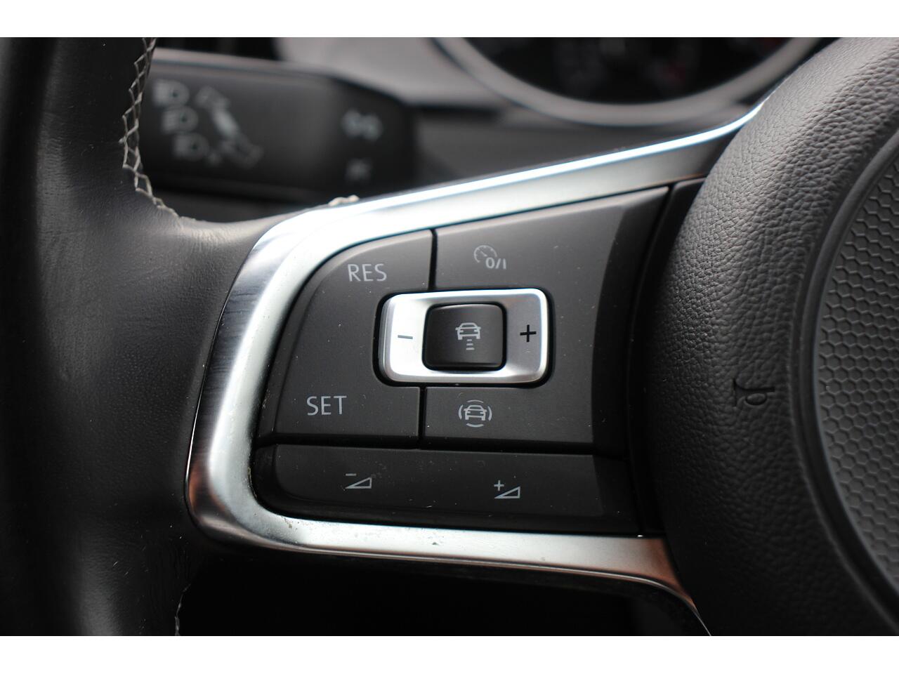 Volkswagen Golf view 28