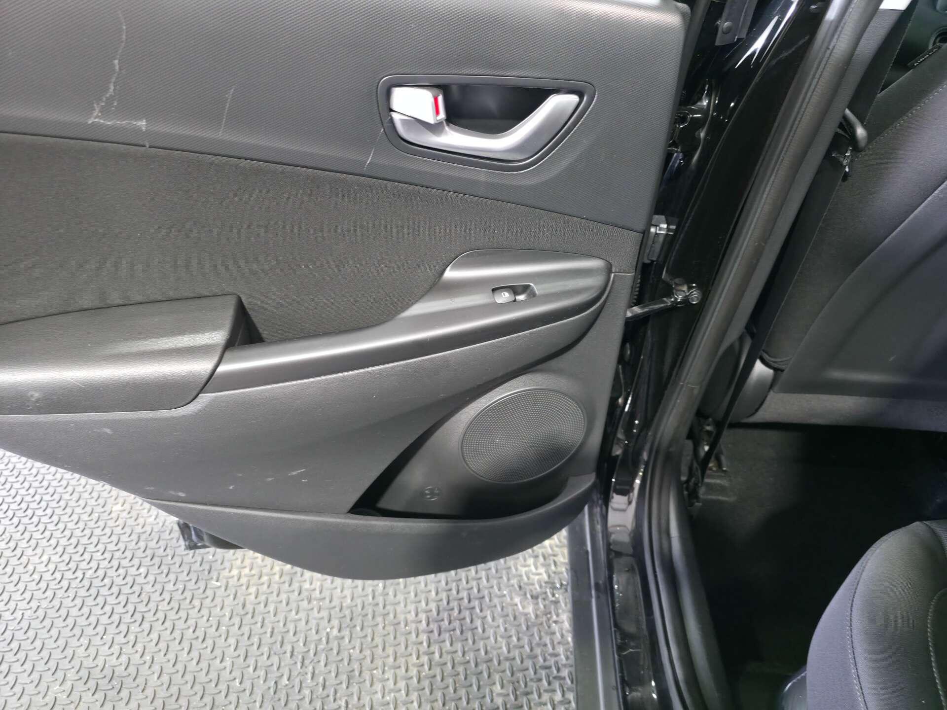 Hyundai Kona view 50