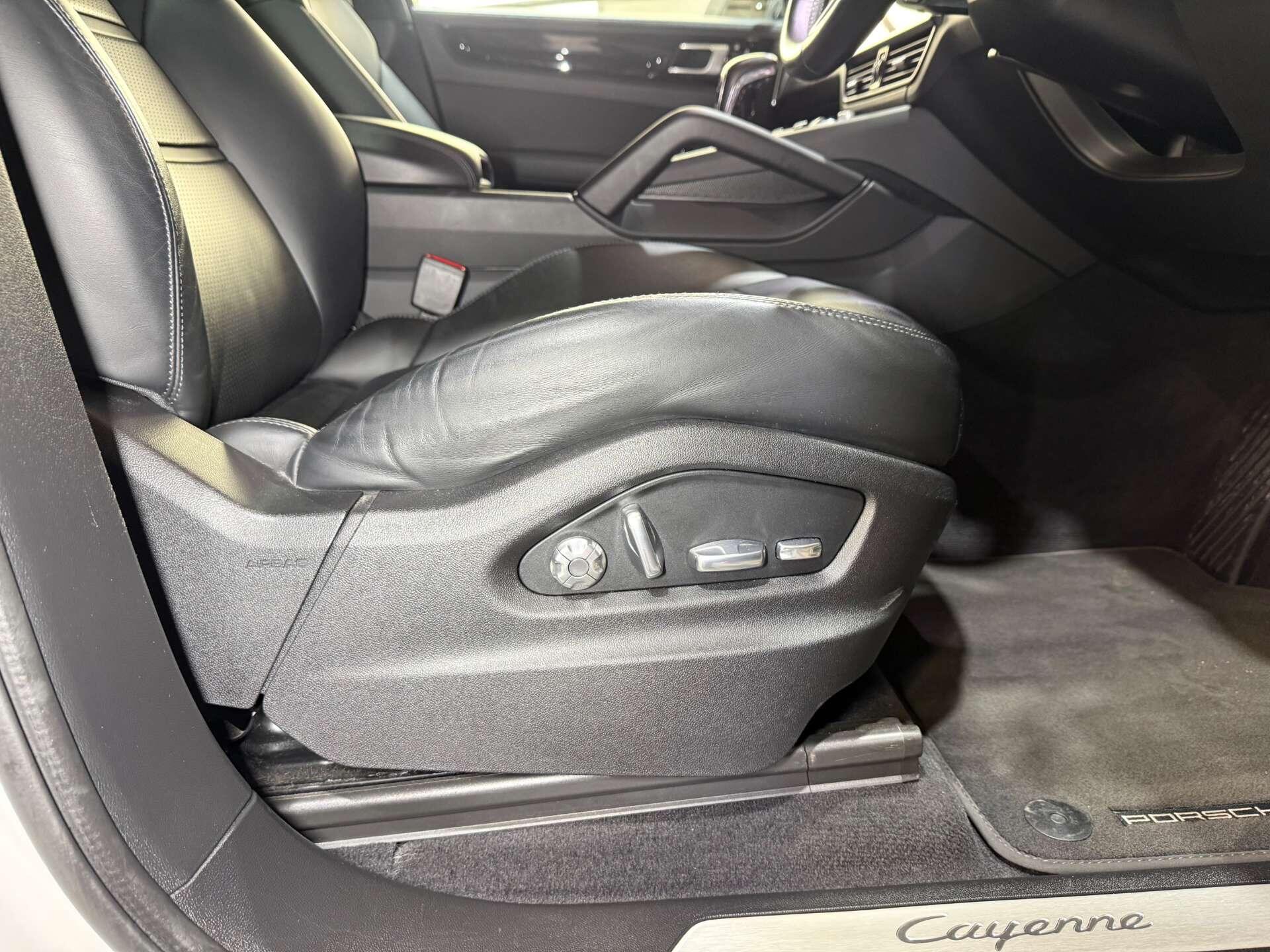 Porsche Cayenne view 30