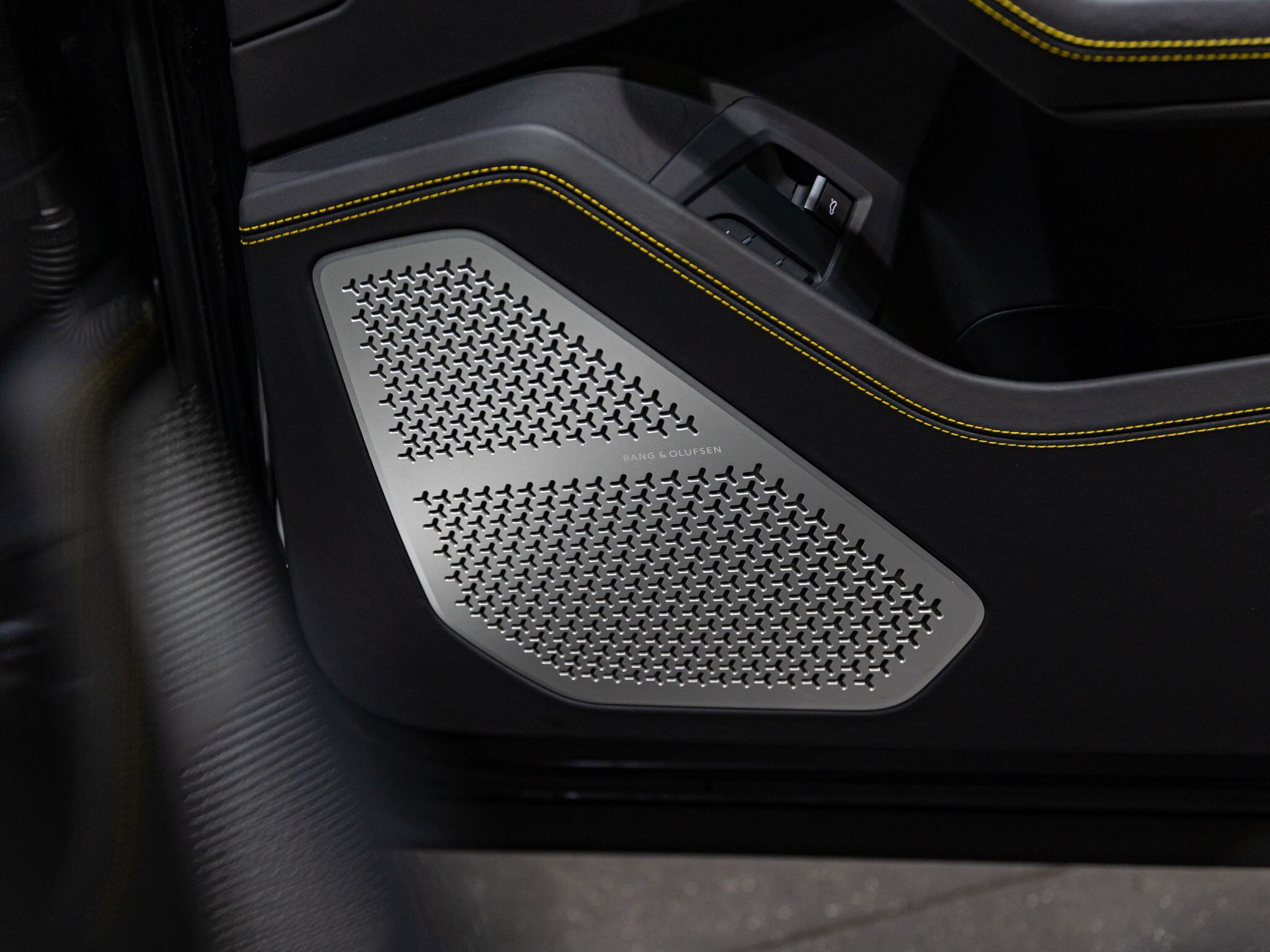 Lamborghini Urus view 31