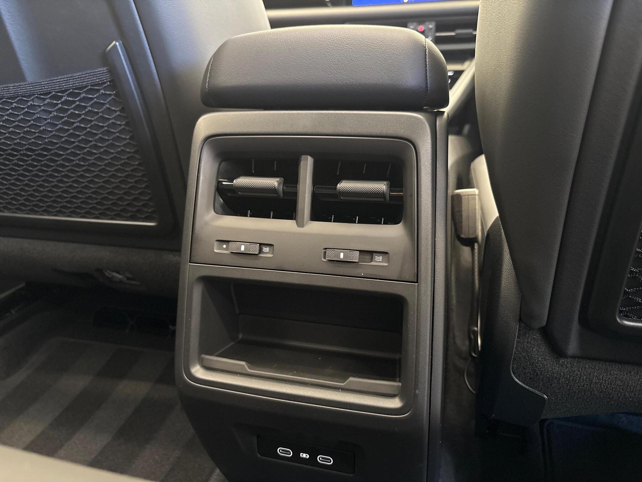 Porsche Macan view 44