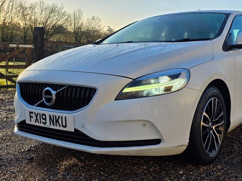 2019 Volvo V40 2.0 T2 R-Design Edition Euro 6 (s/s) 5dr • 129,000 miles image 15