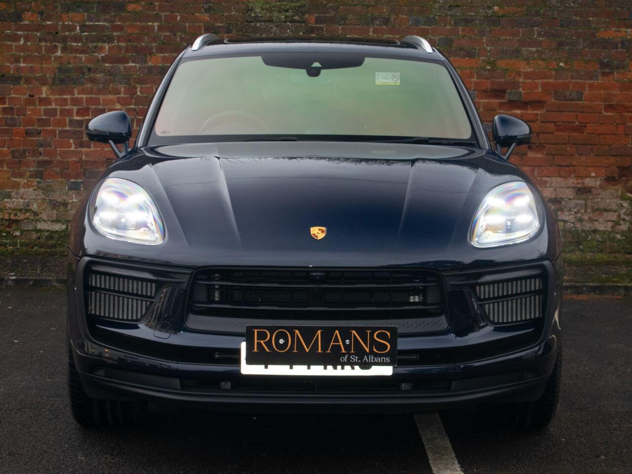 Porsche Macan view 11