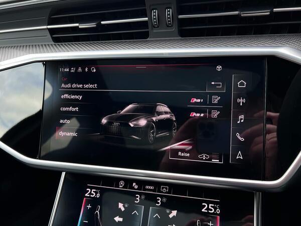 Audi RS6 Avant view 24