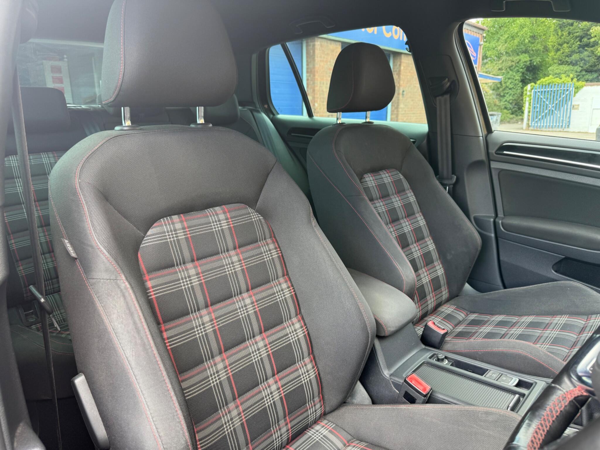Volkswagen Golf view 5
