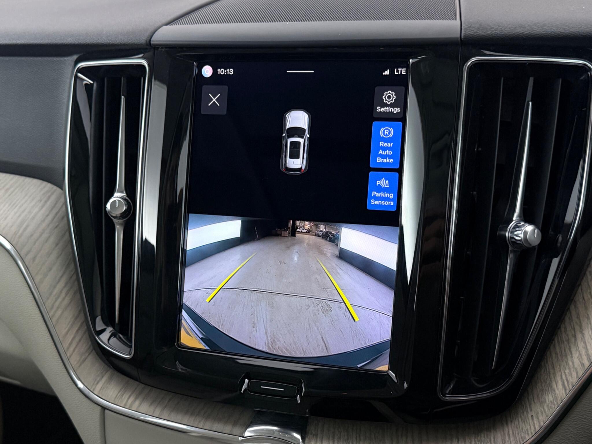 Volvo XC60 view 23