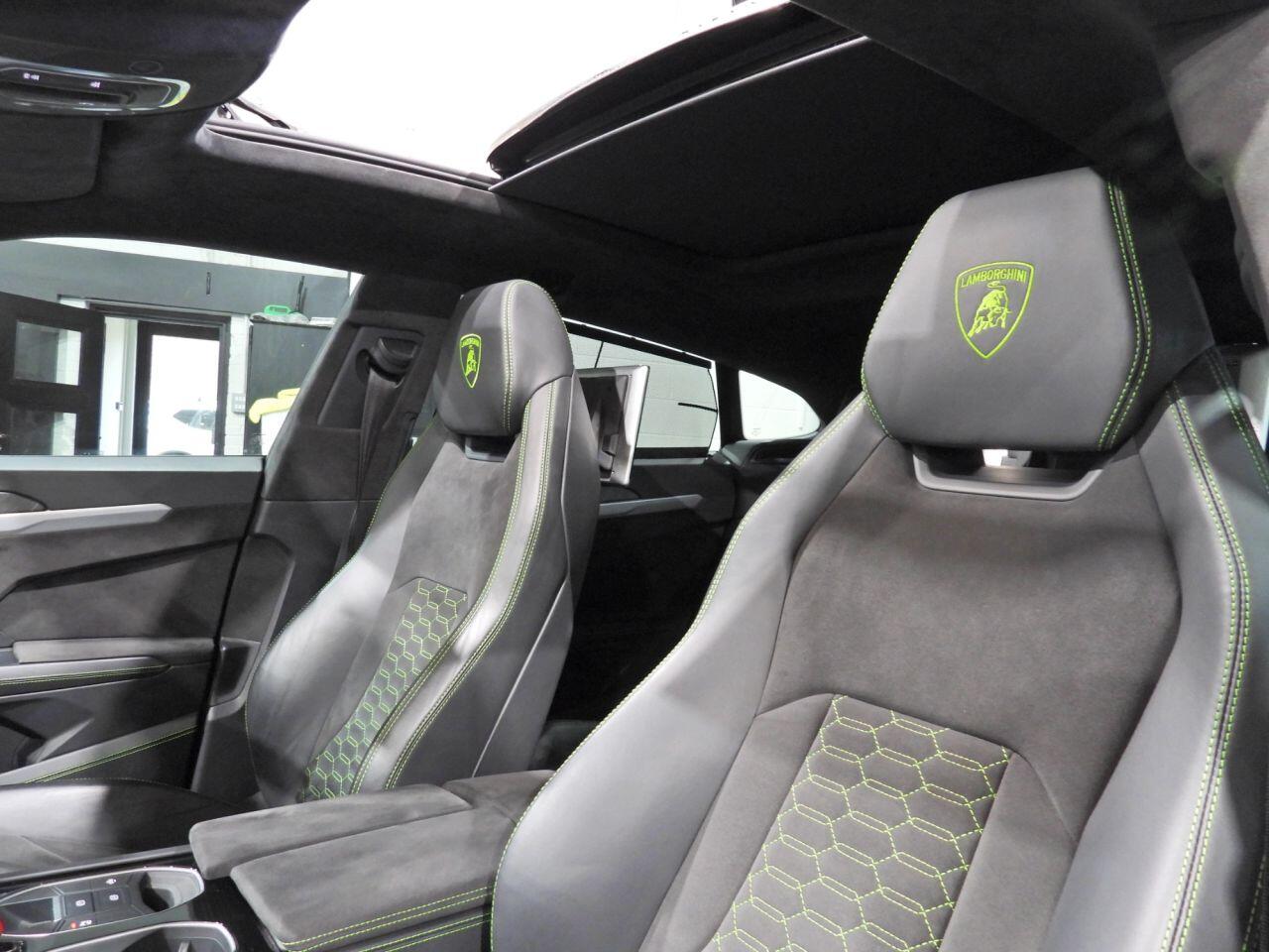 Lamborghini Urus view 23