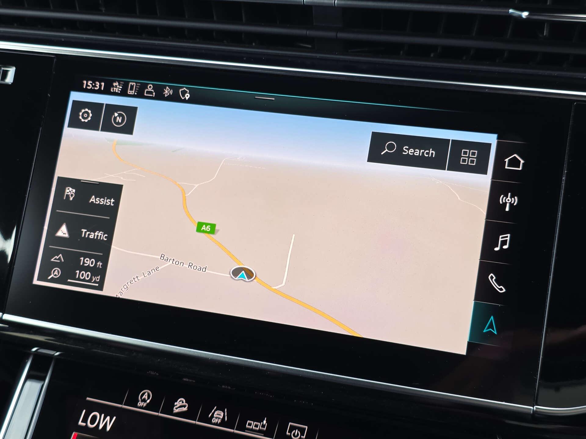 Audi Q8 view 30