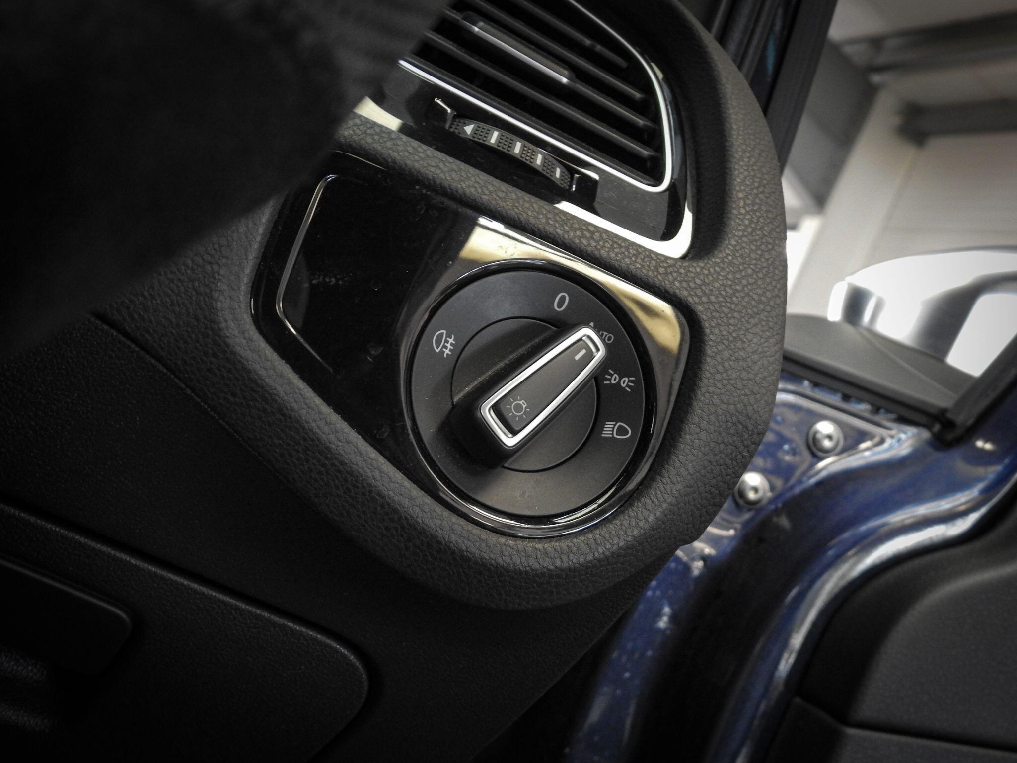 Volkswagen Golf view 28