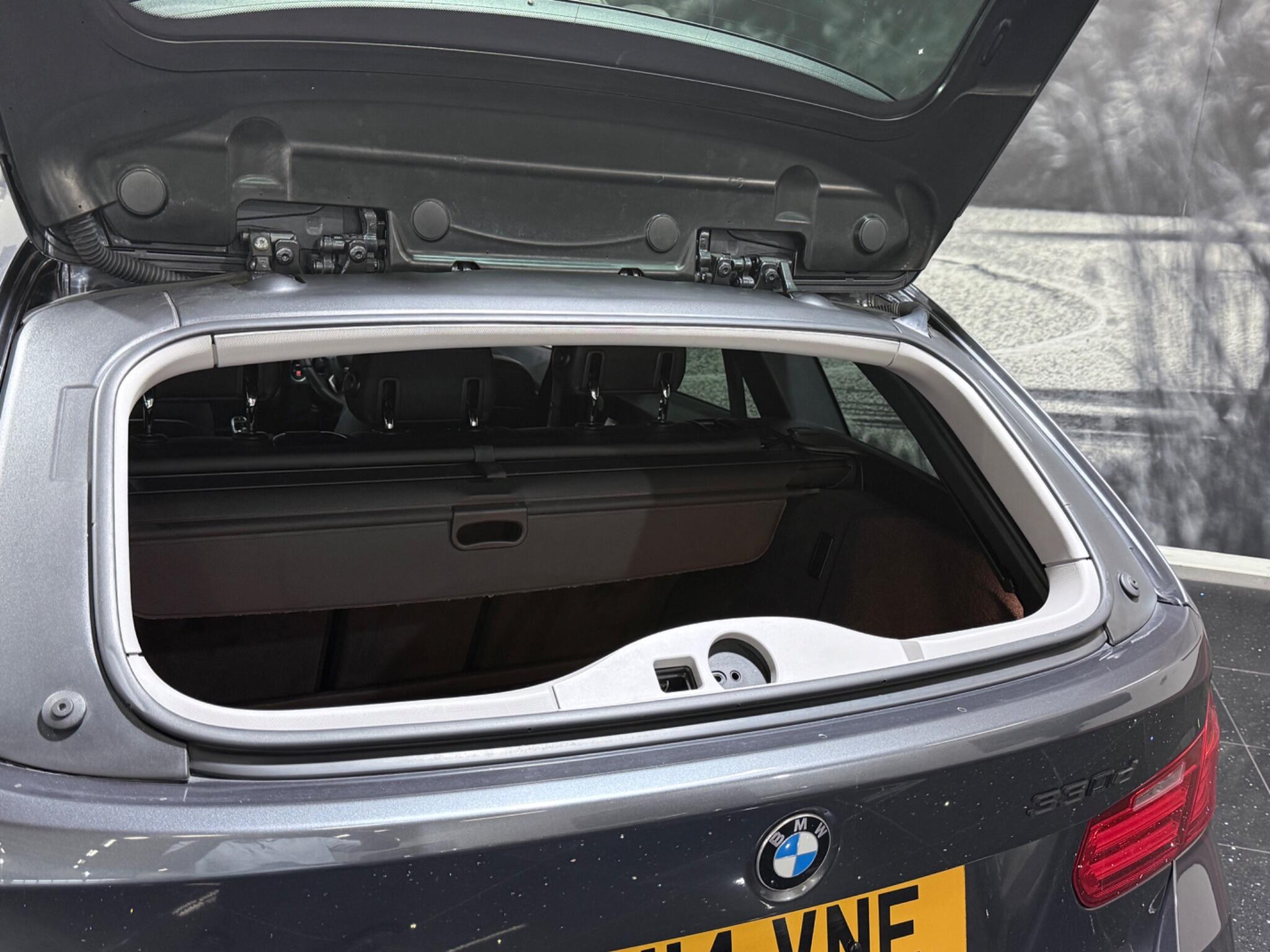 BMW 3 Series view 23