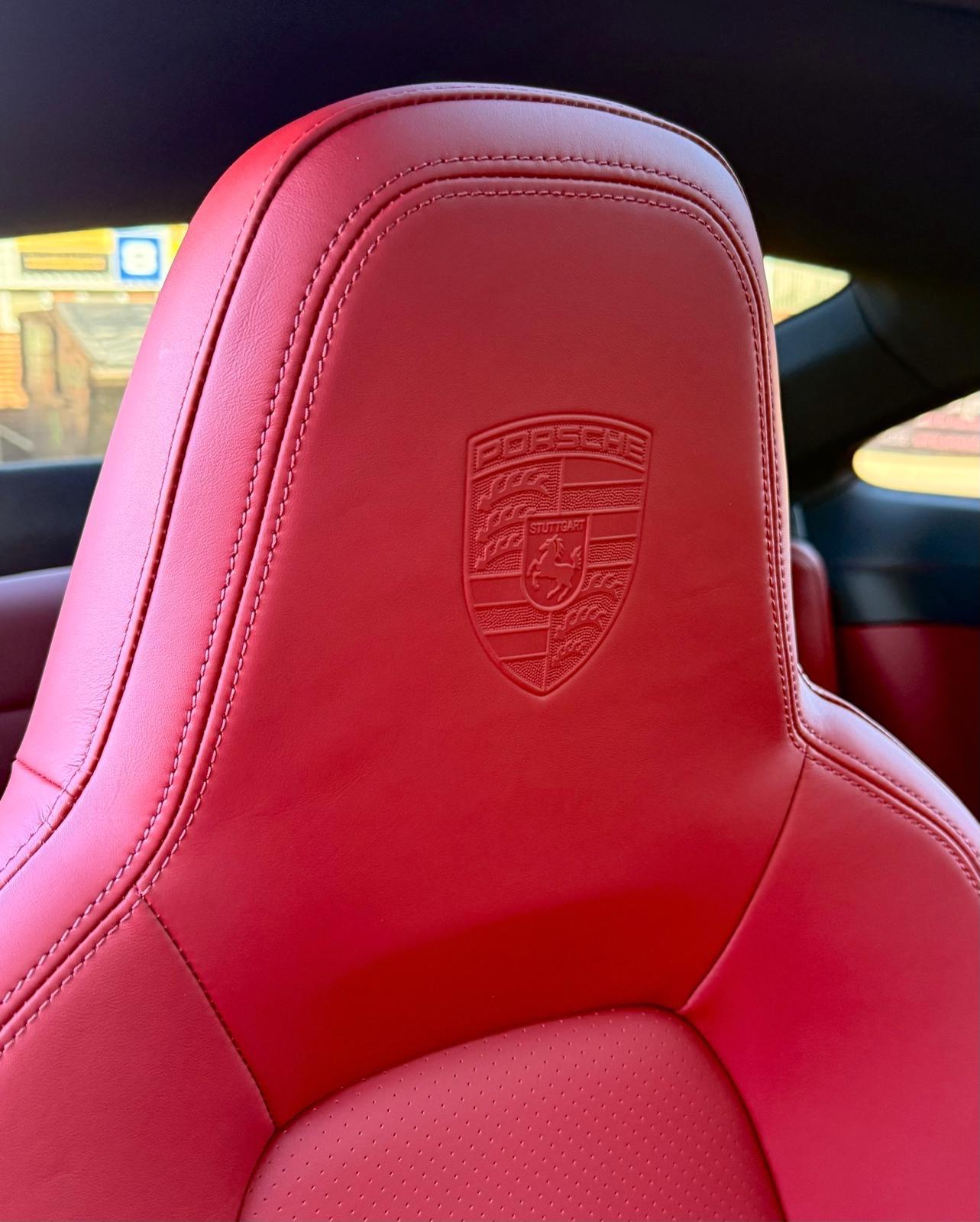 Porsche 911 view 17