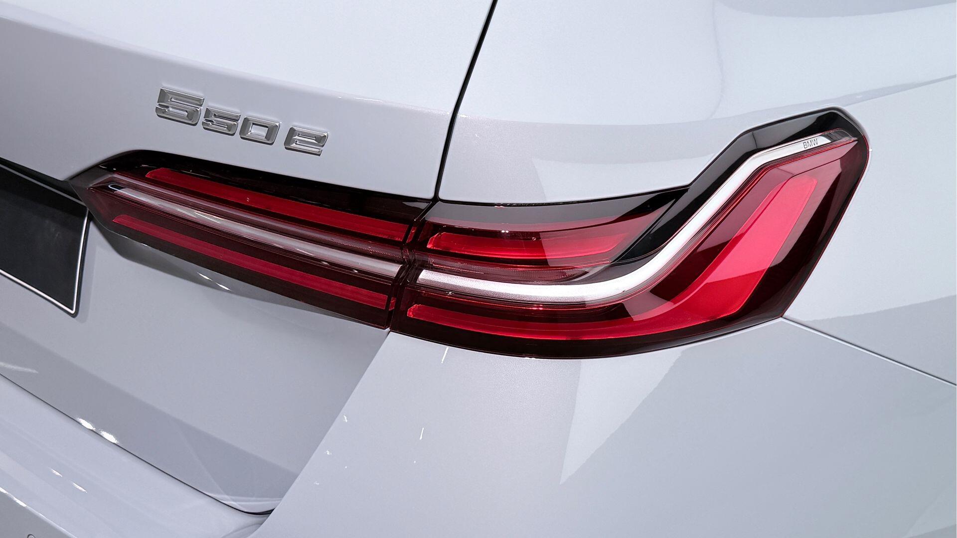 BMW 5 Series view 21
