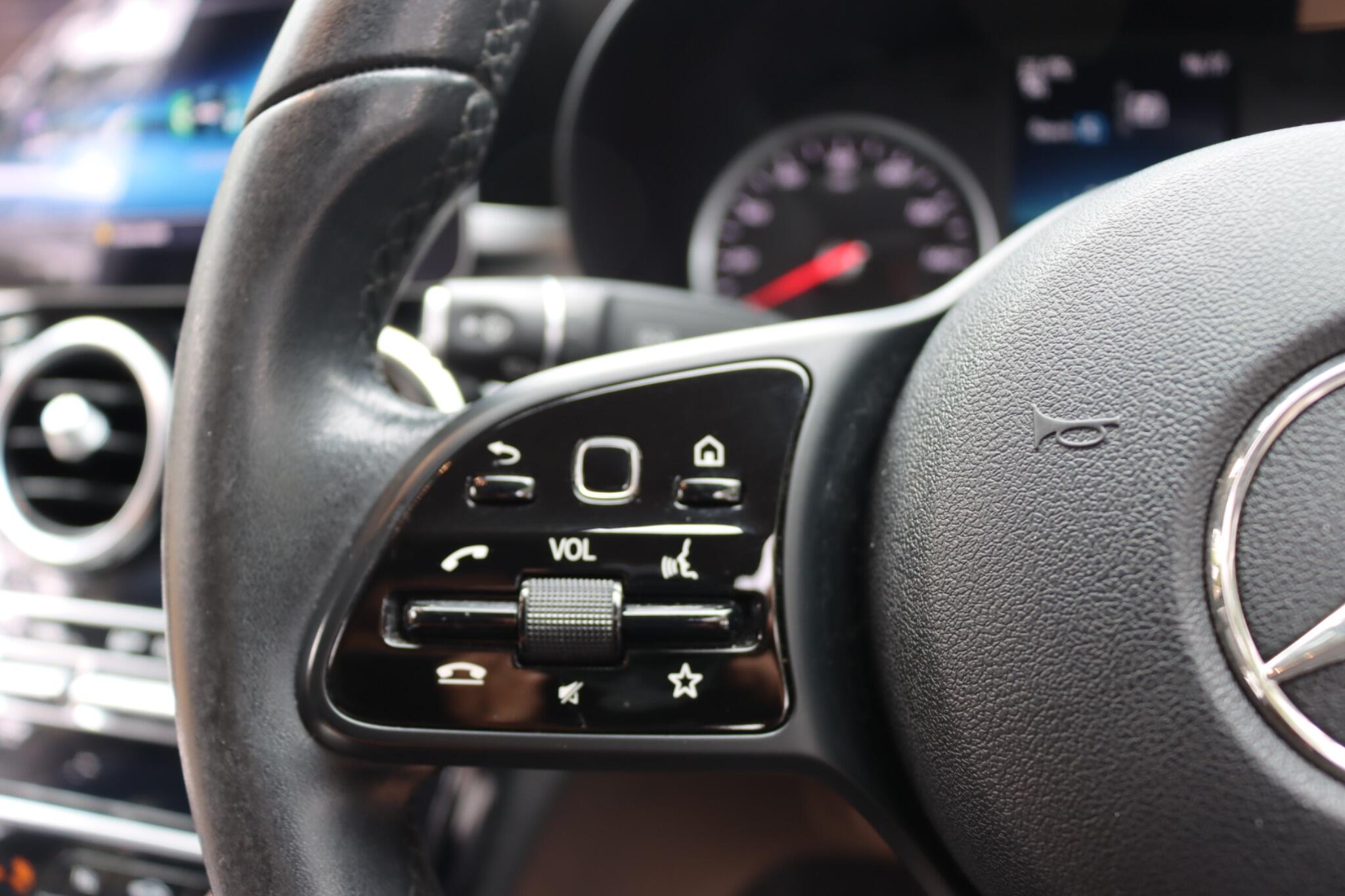 Mercedes-Benz C Class view 33