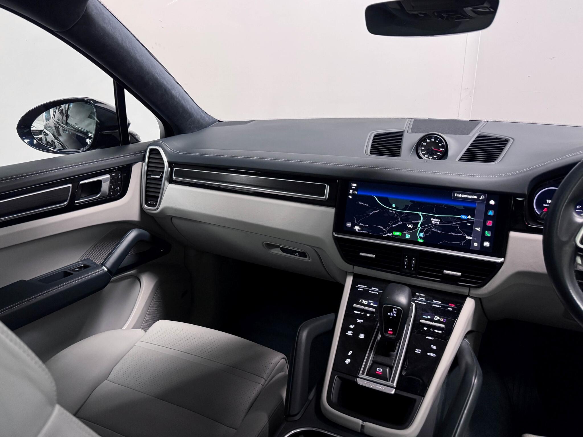 Porsche Cayenne view 14