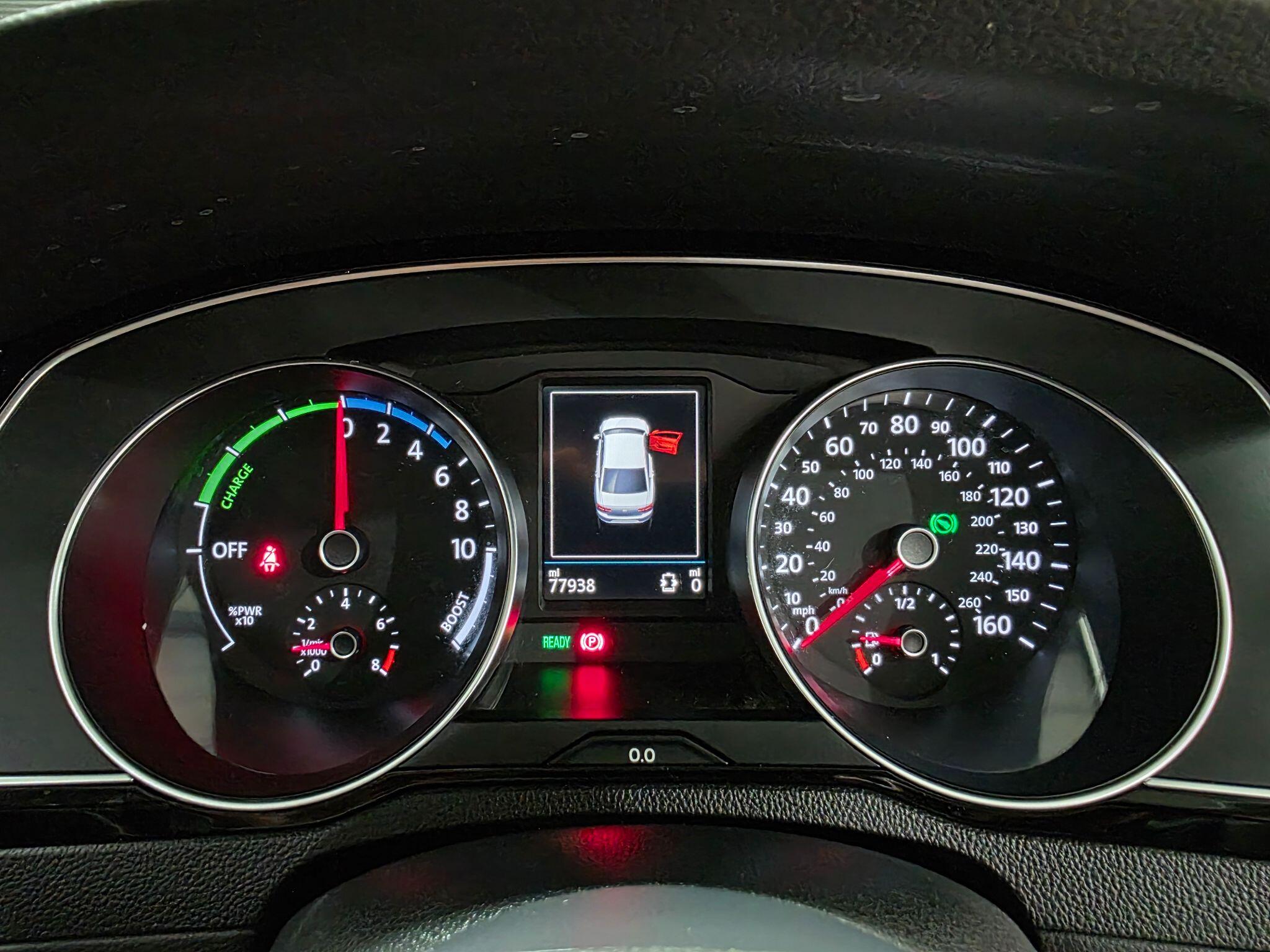 Volkswagen Passat view 11