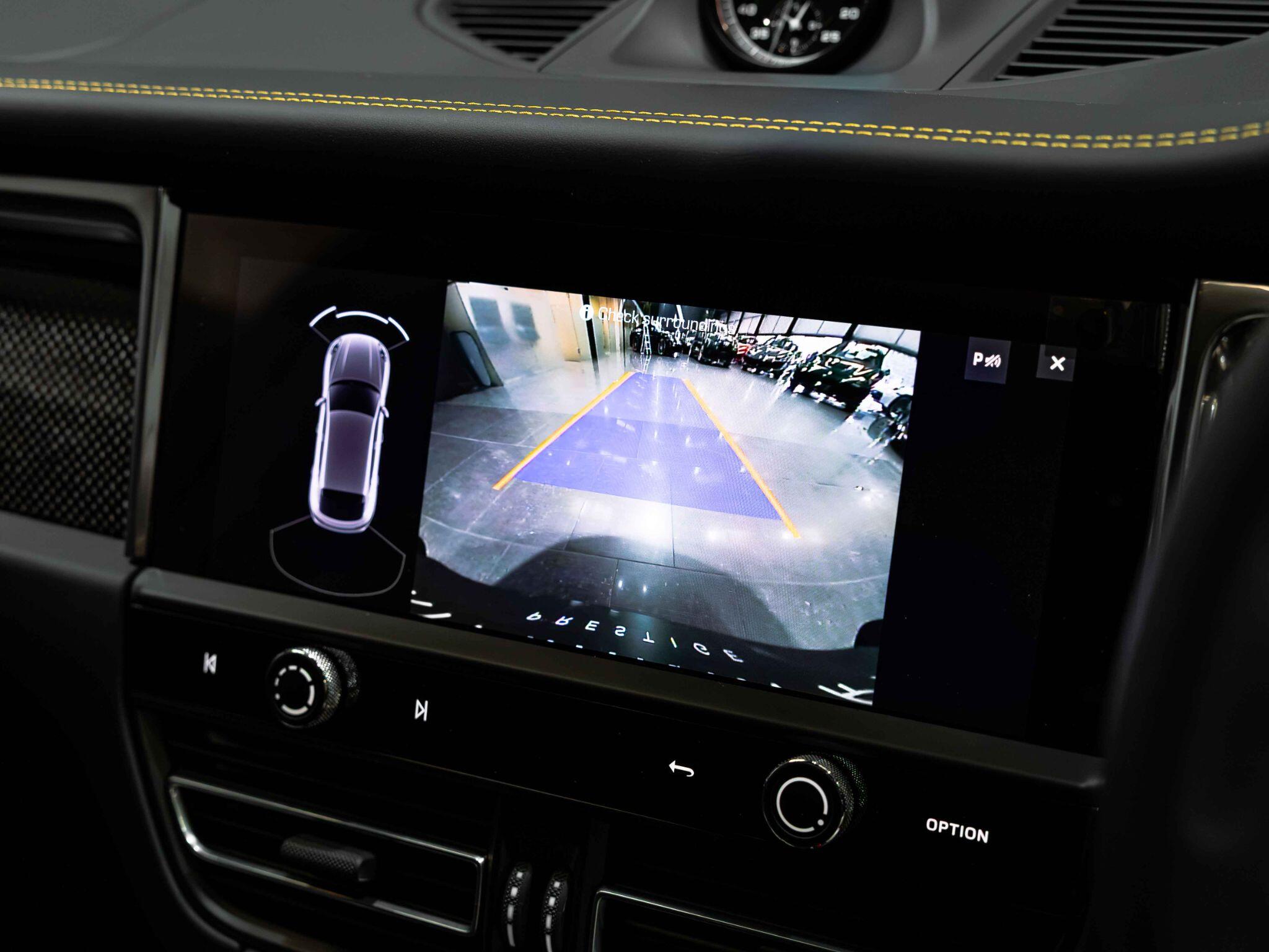 Porsche Macan view 20