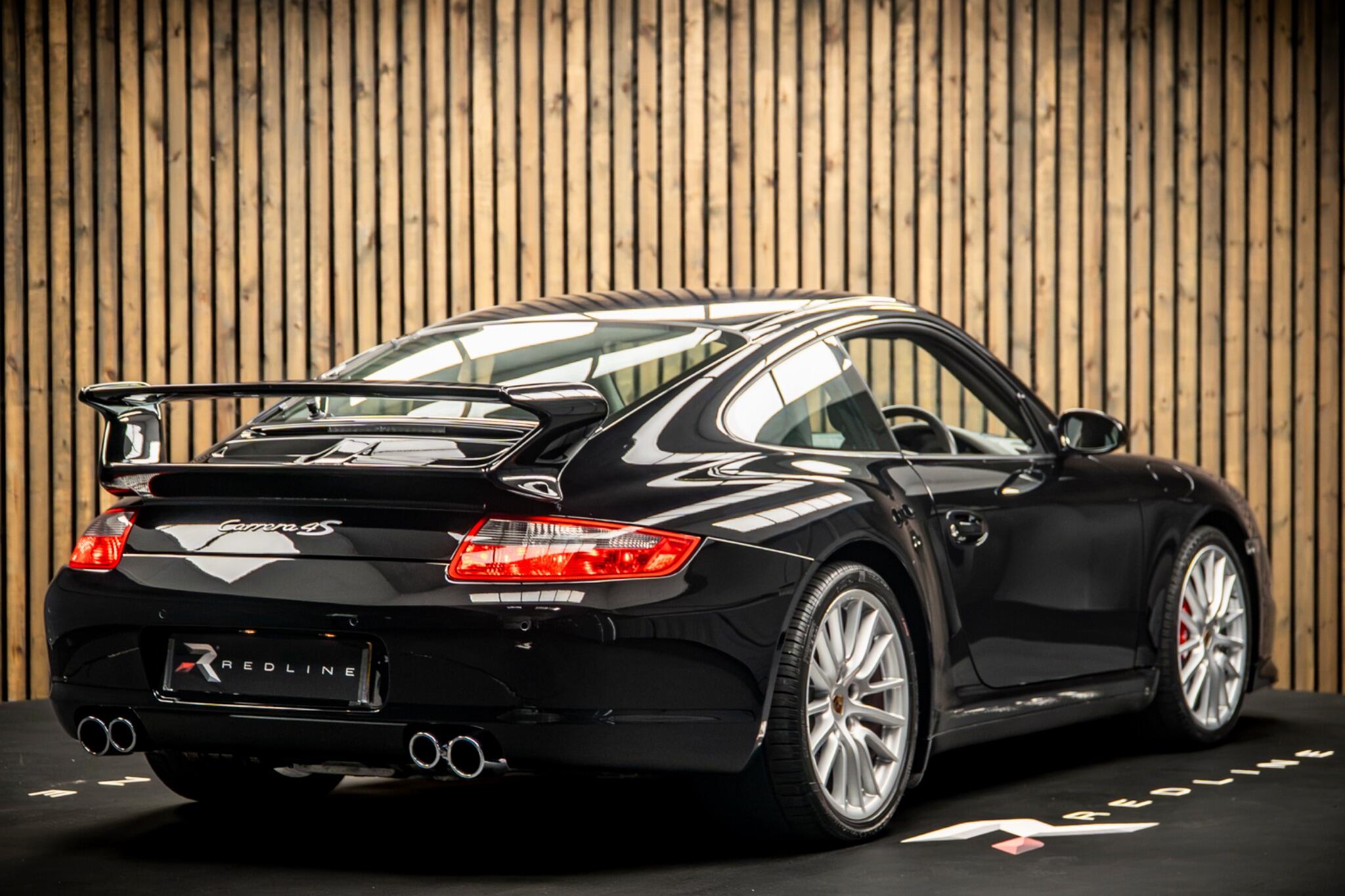 Porsche 911 view 4