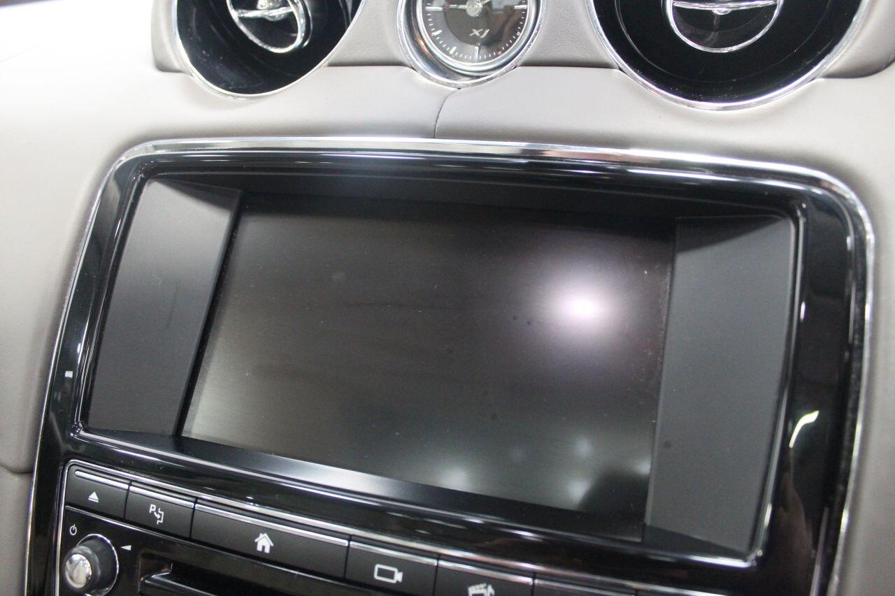 Jaguar XJ view 48