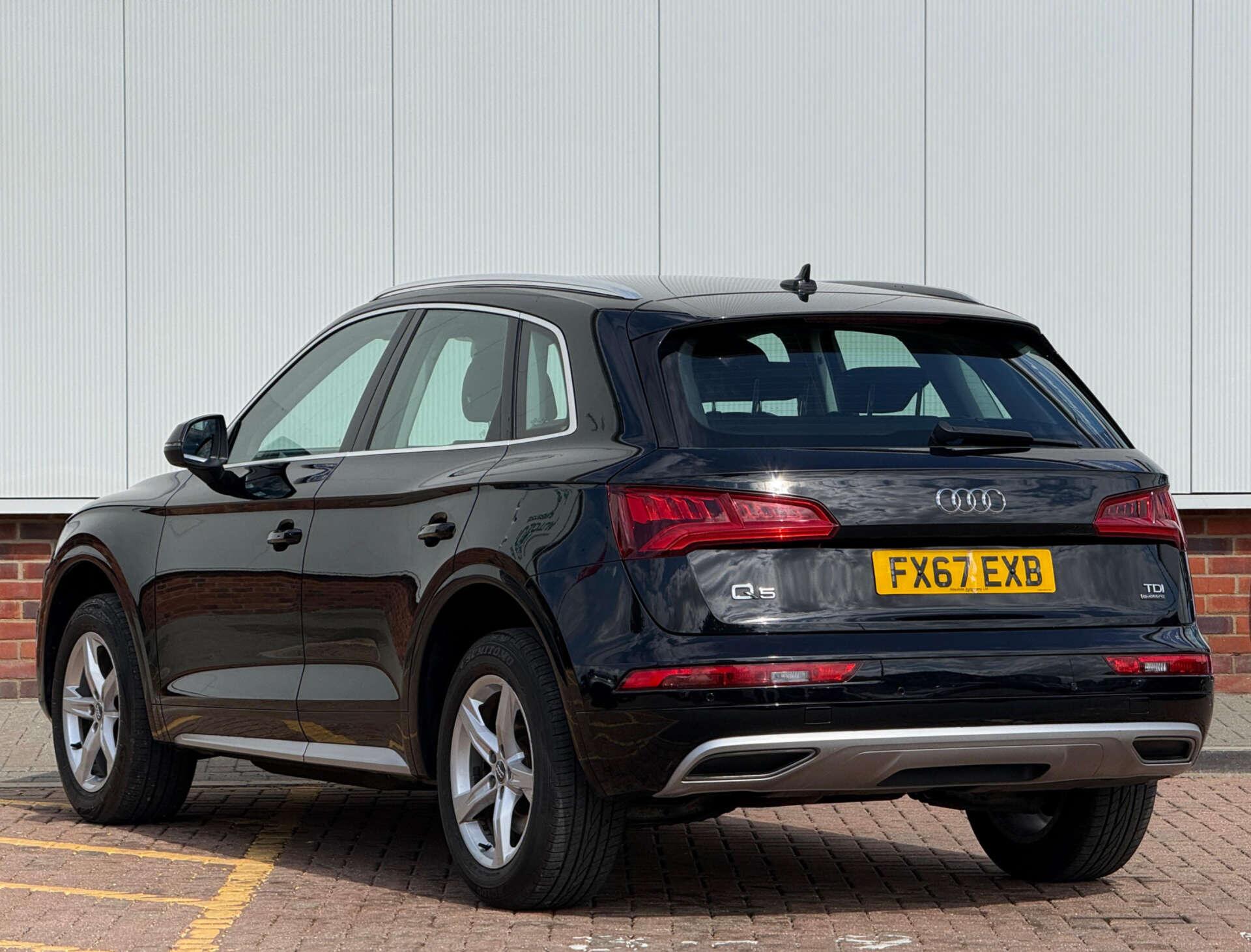Audi Q5 view 4