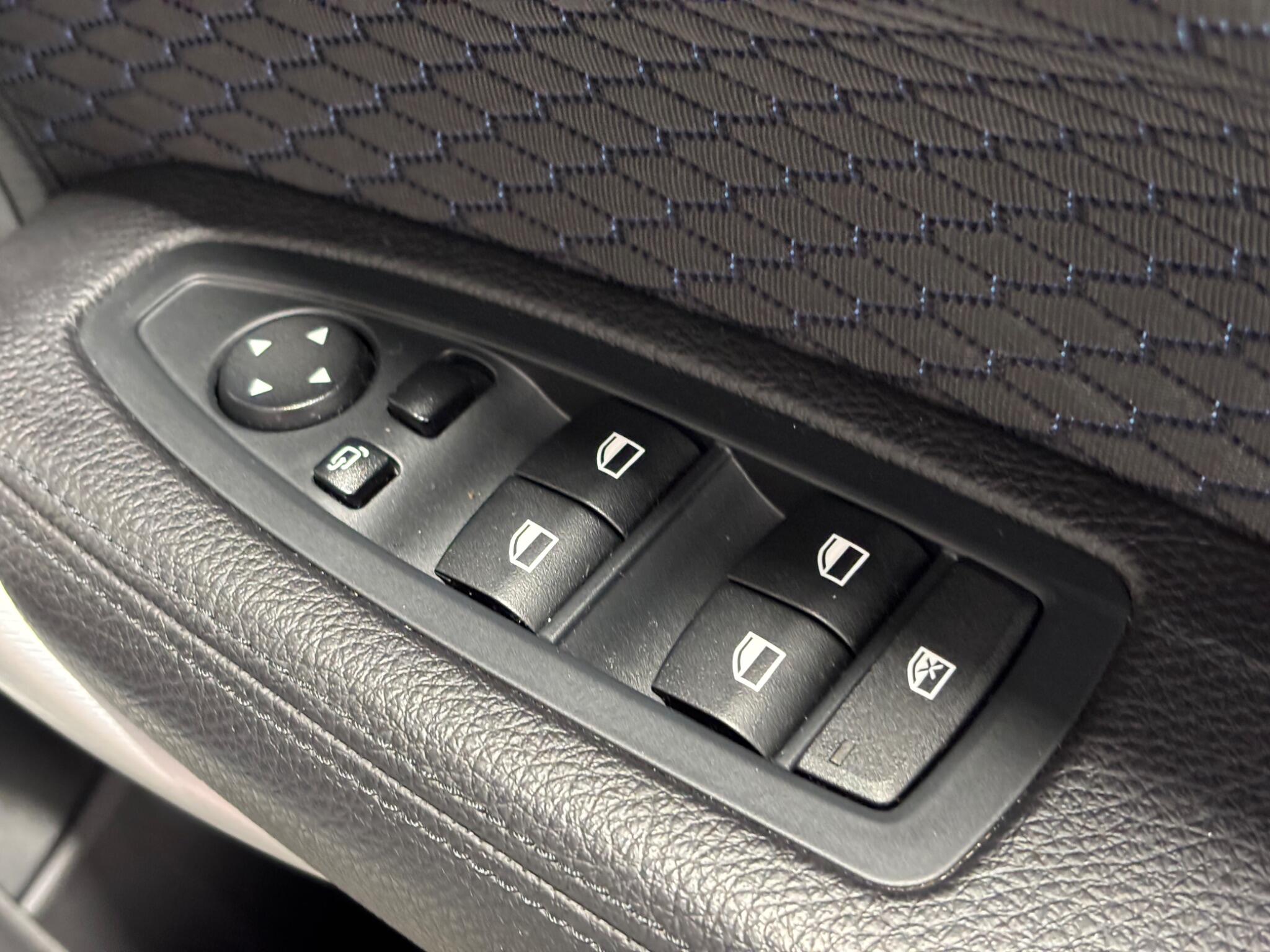 BMW 1 Series view 27
