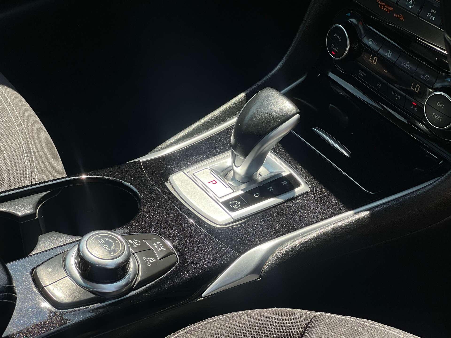 Infiniti Q30 view 24