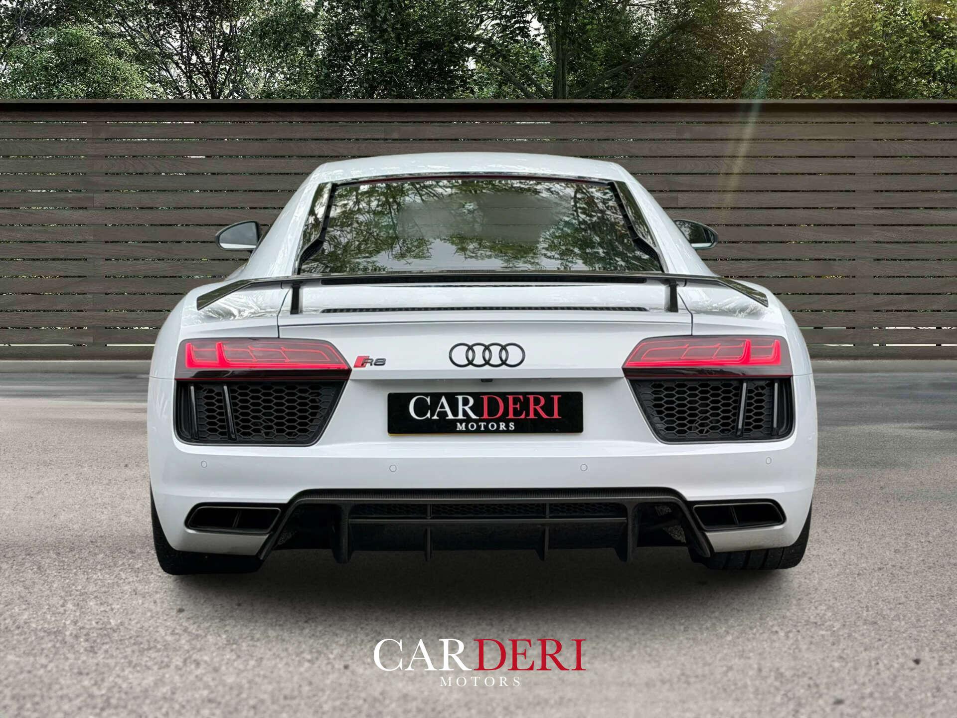 Audi R8 view 22